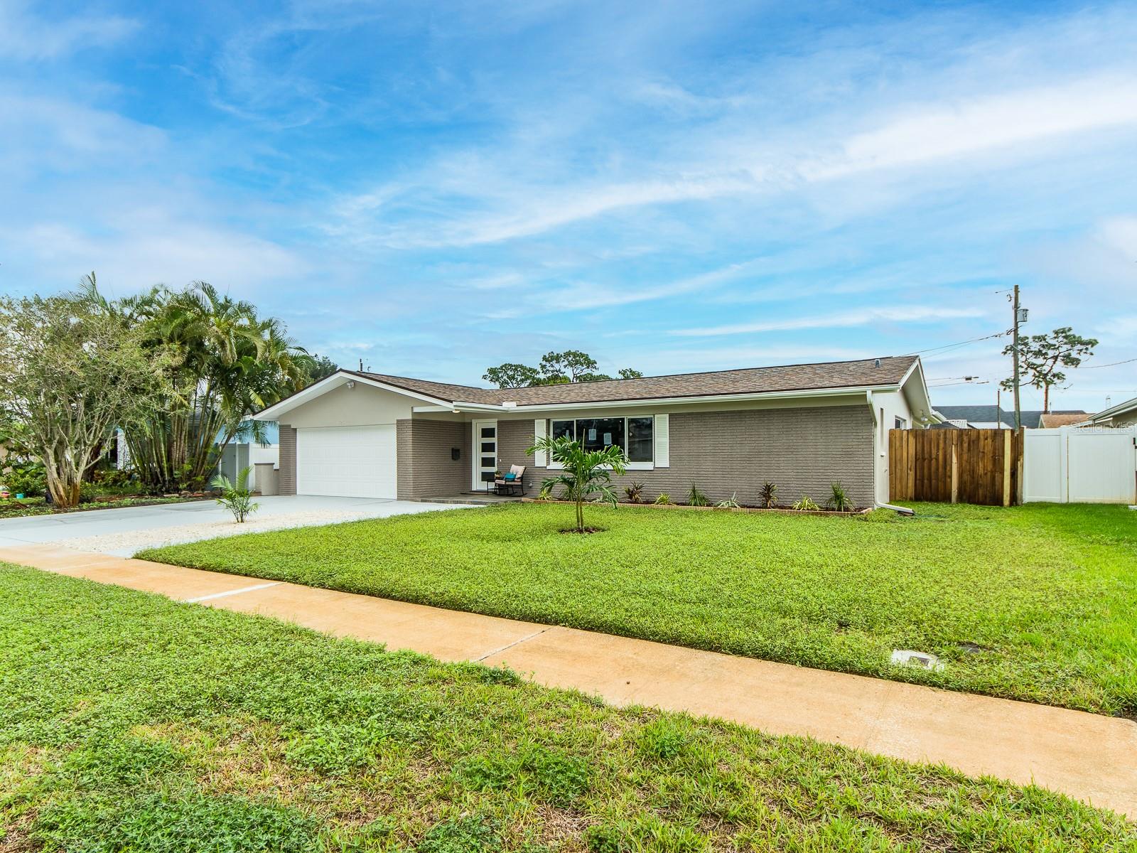 1825 YALE DR Property Photo 1
