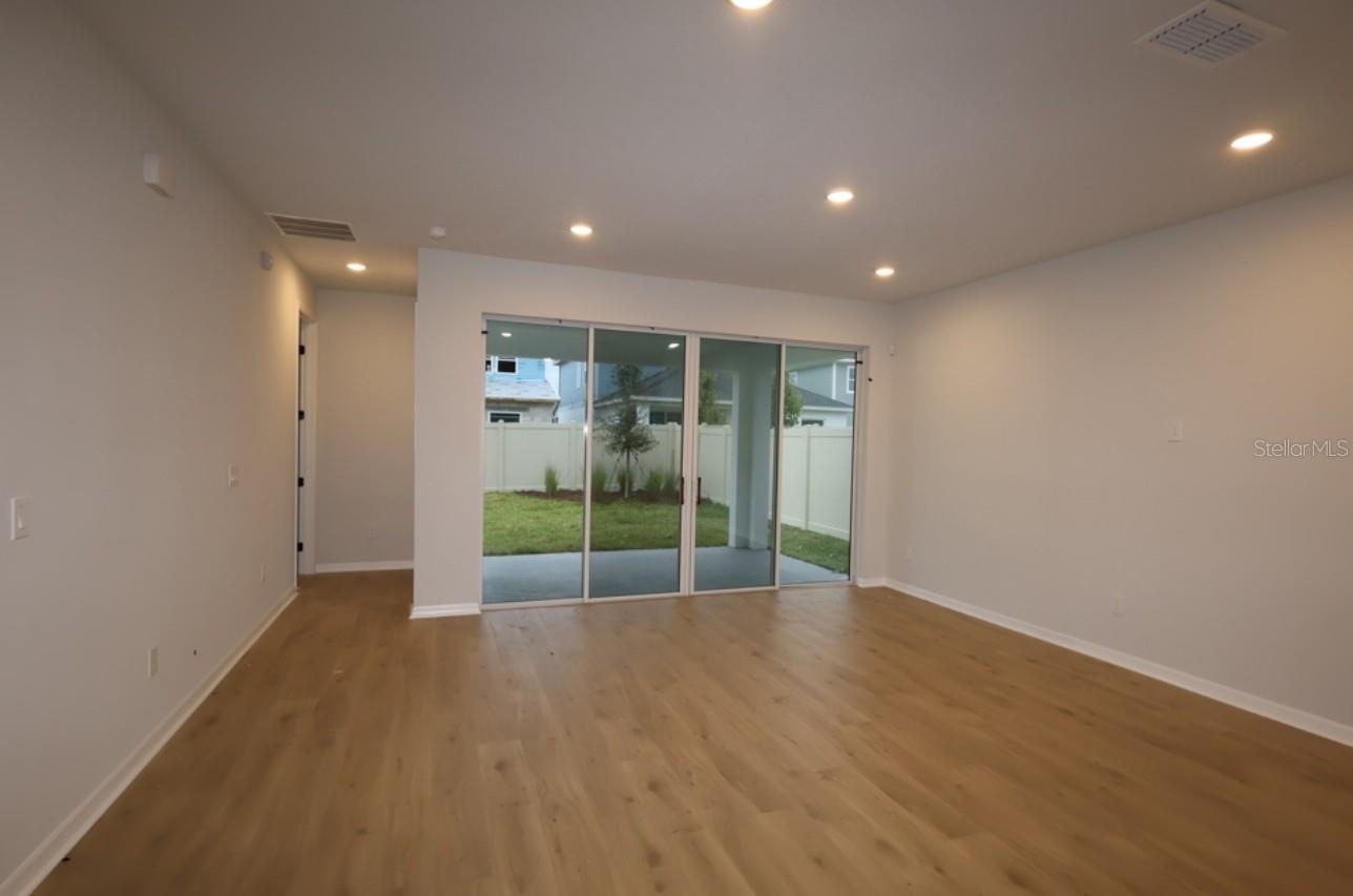 5843 Native Oak St Property Photo 9