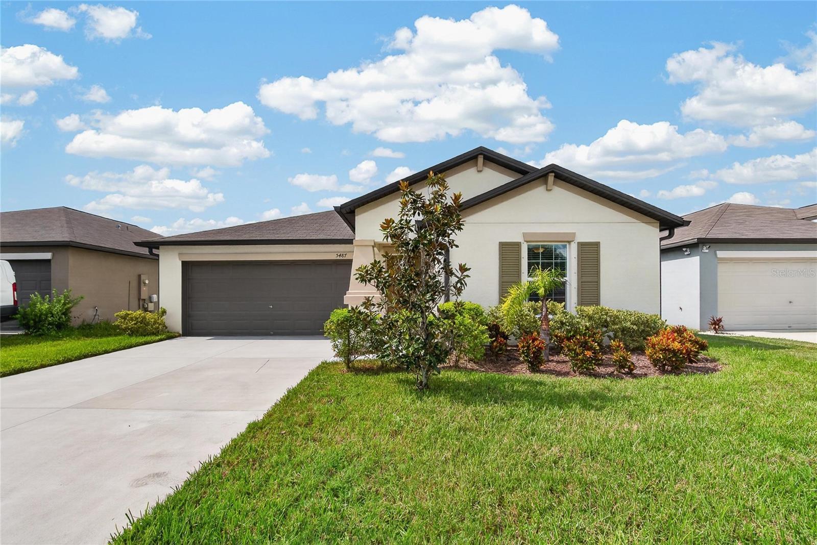 5487 BLUE AZURE DR Property Photo 1