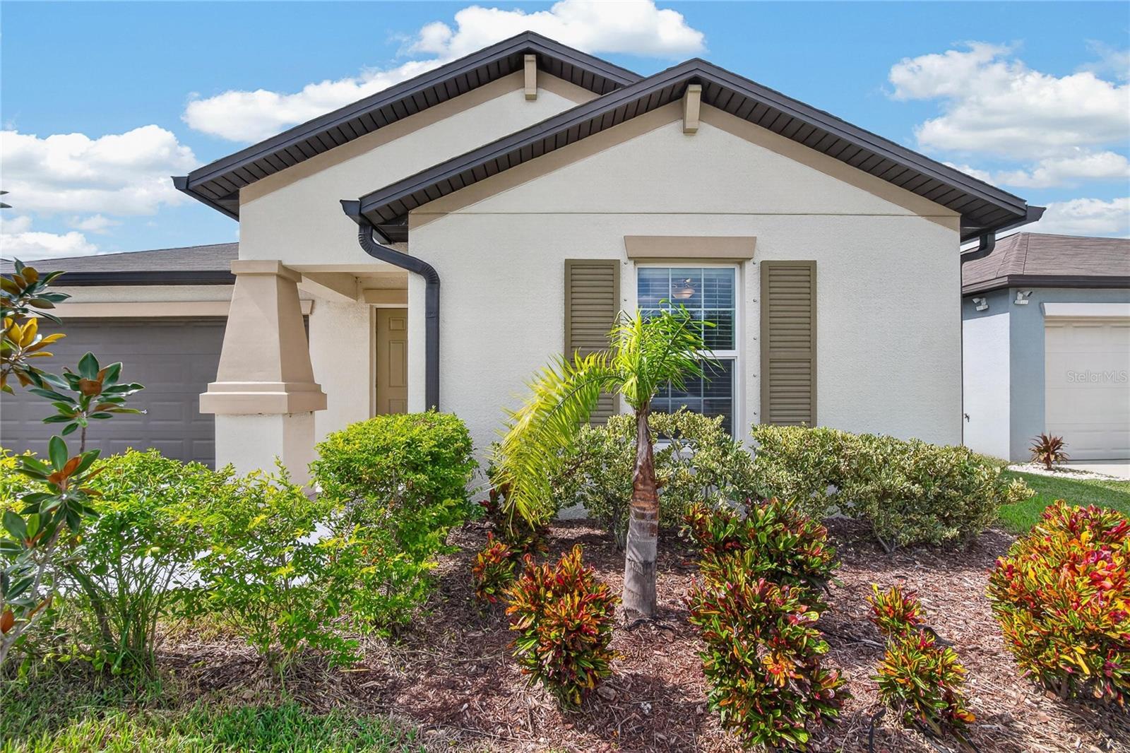 5487 Blue Azure Dr Property Photo 3