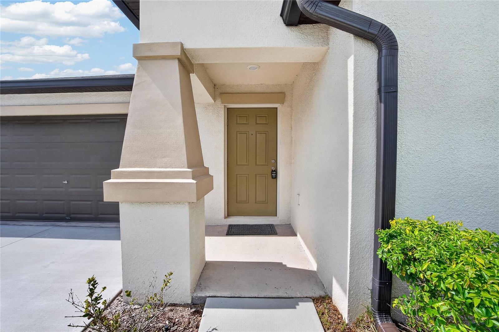 5487 Blue Azure Dr Property Photo 4