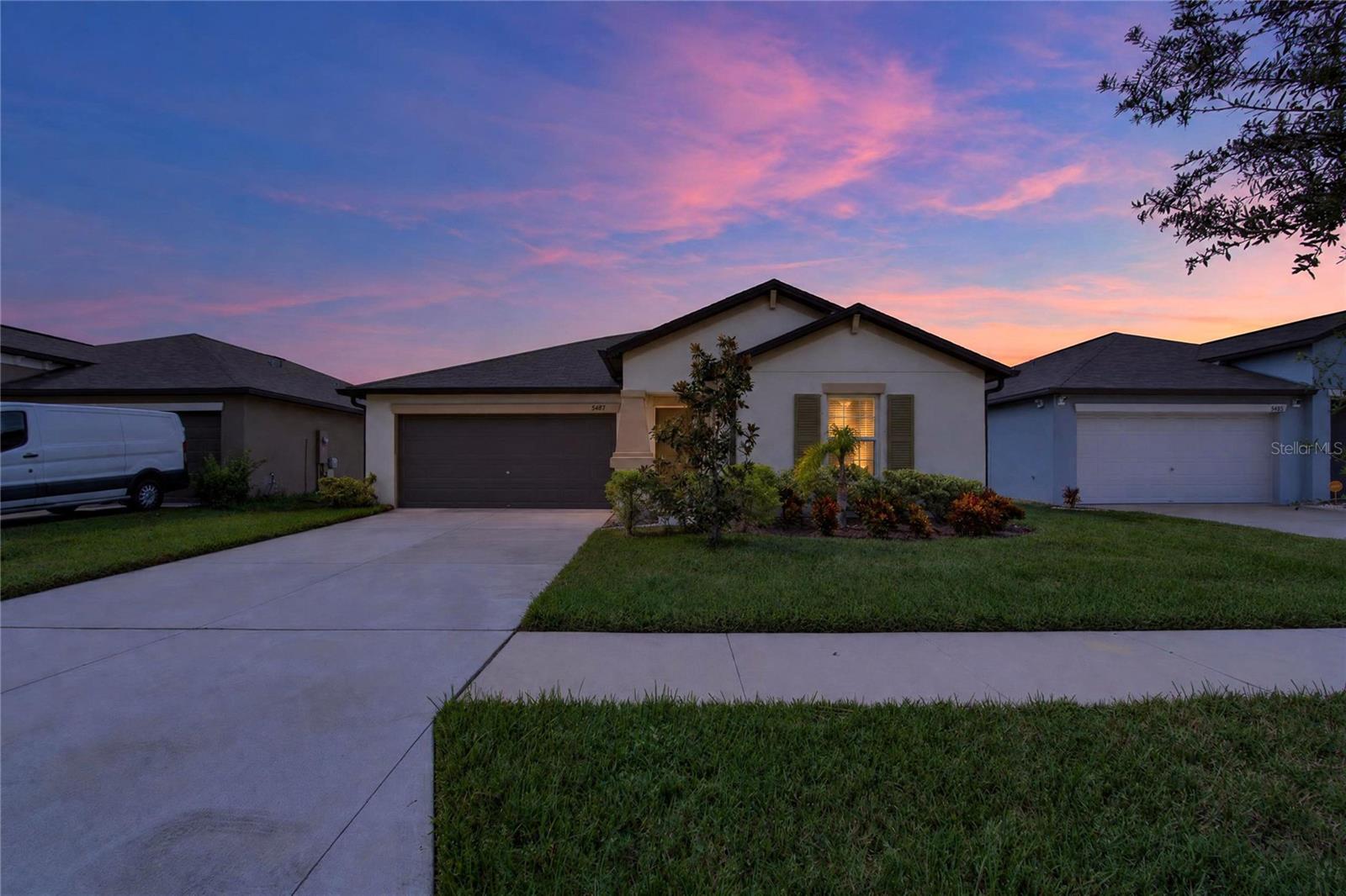 5487 Blue Azure Dr Property Photo 8