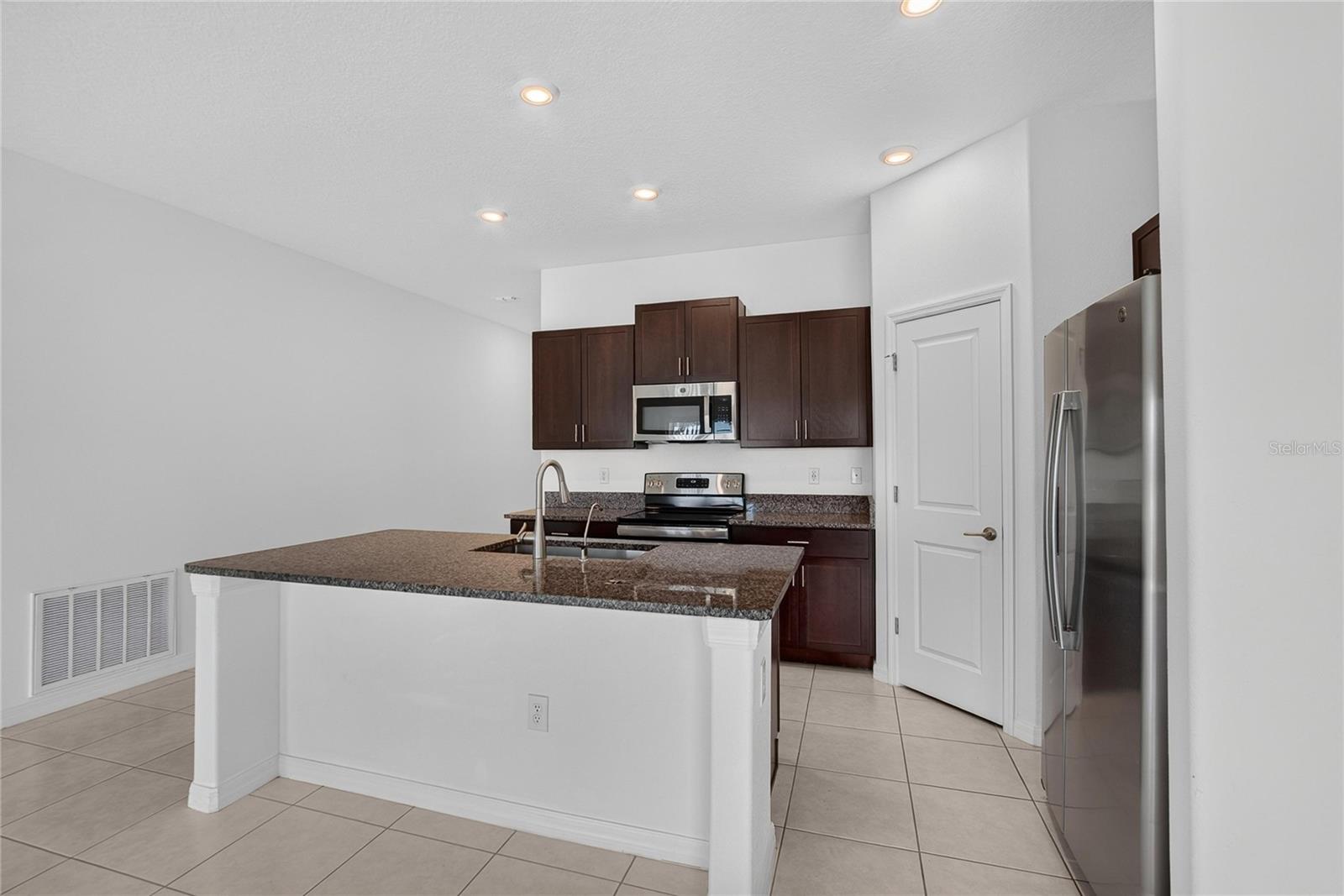 5487 Blue Azure Dr Property Photo 12