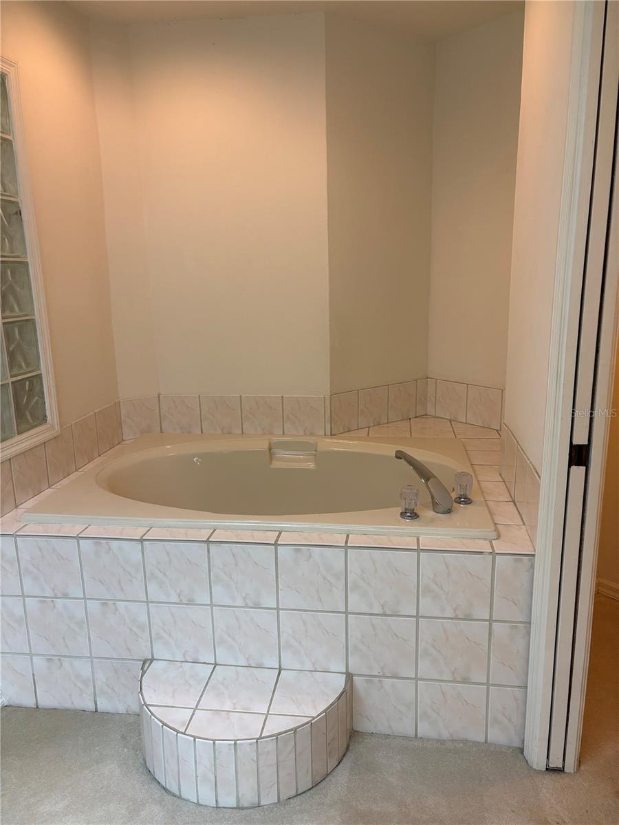 402 Date Palm Ct Ne Property Photo 14