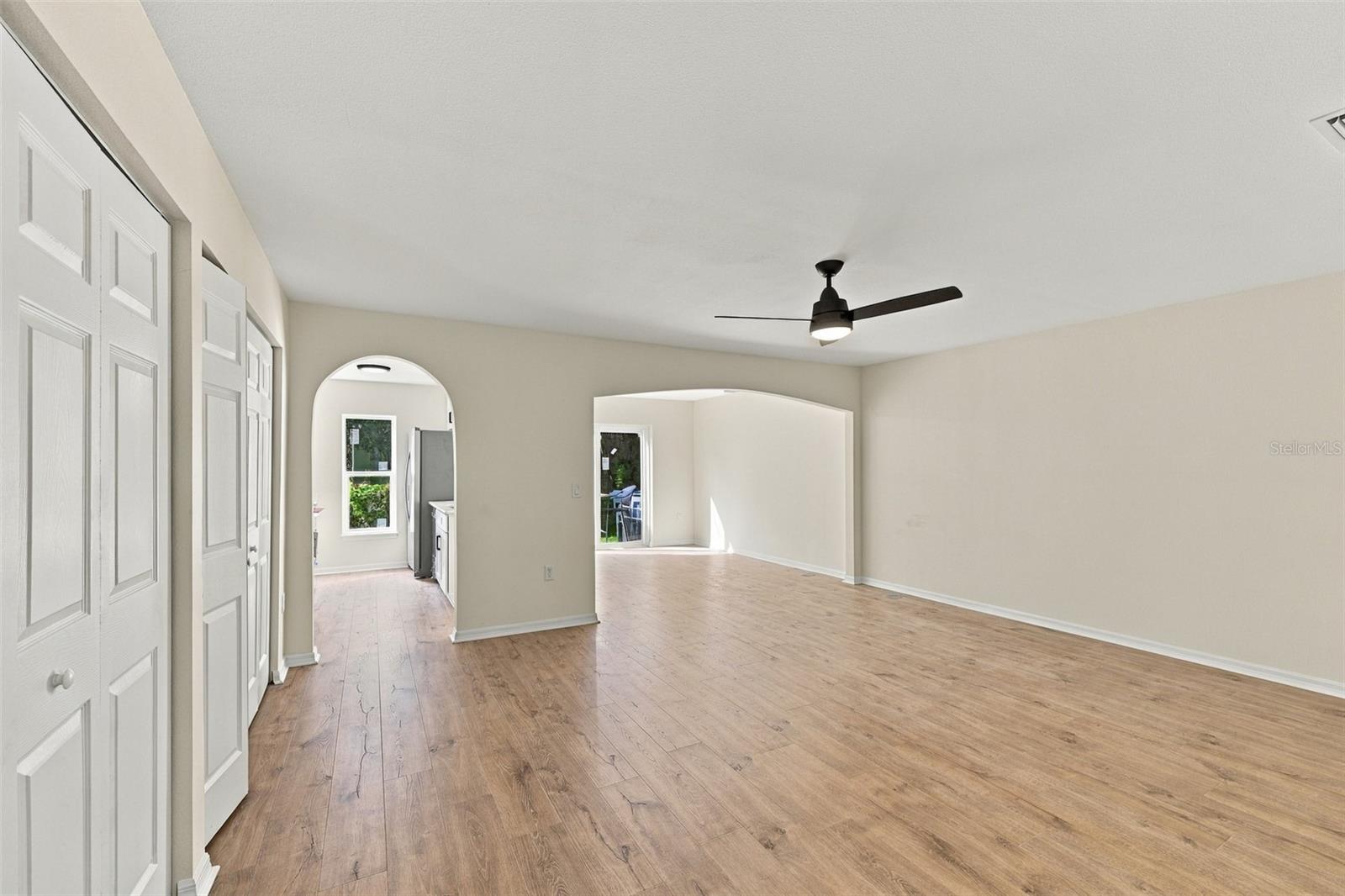 9951 Ashburn Lake Dr Property Photo 5