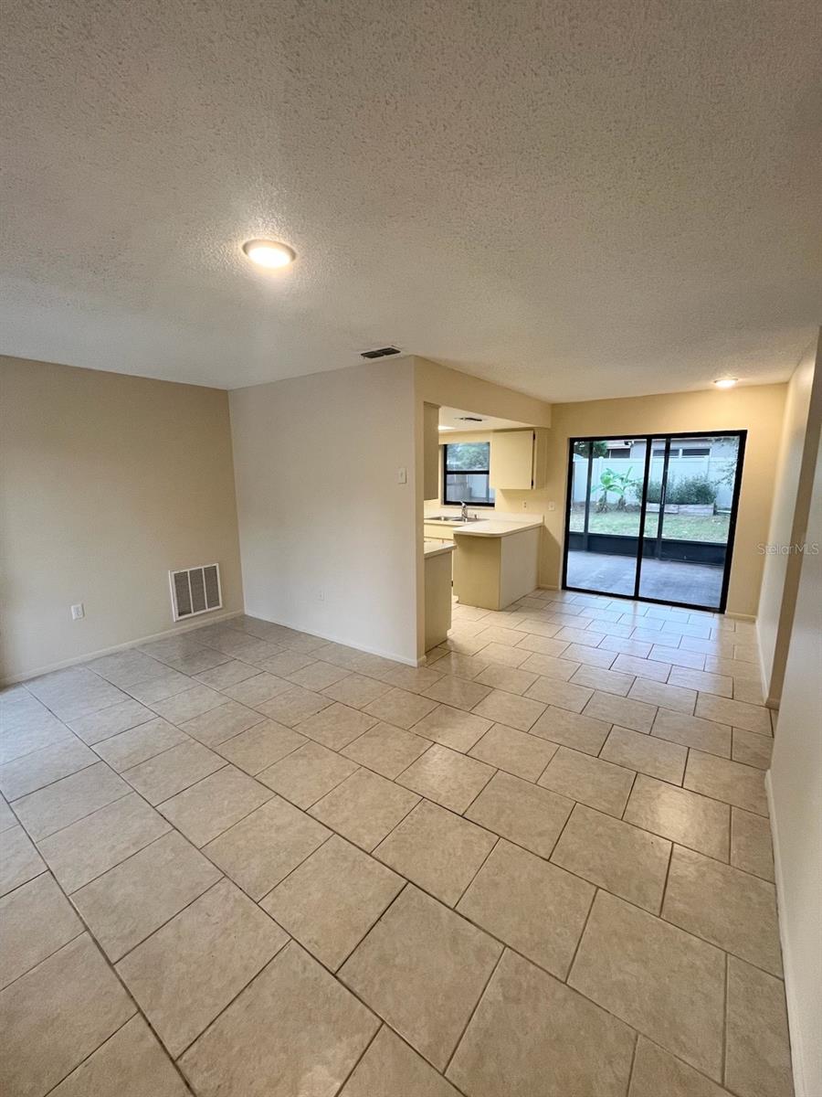 8053 Saybrook Dr Property Photo 3