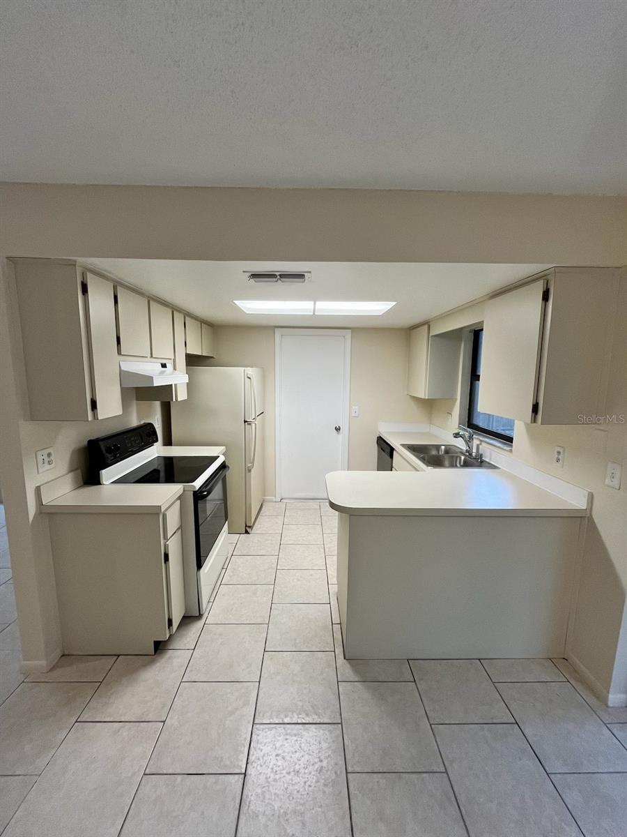 8053 Saybrook Dr Property Photo 4