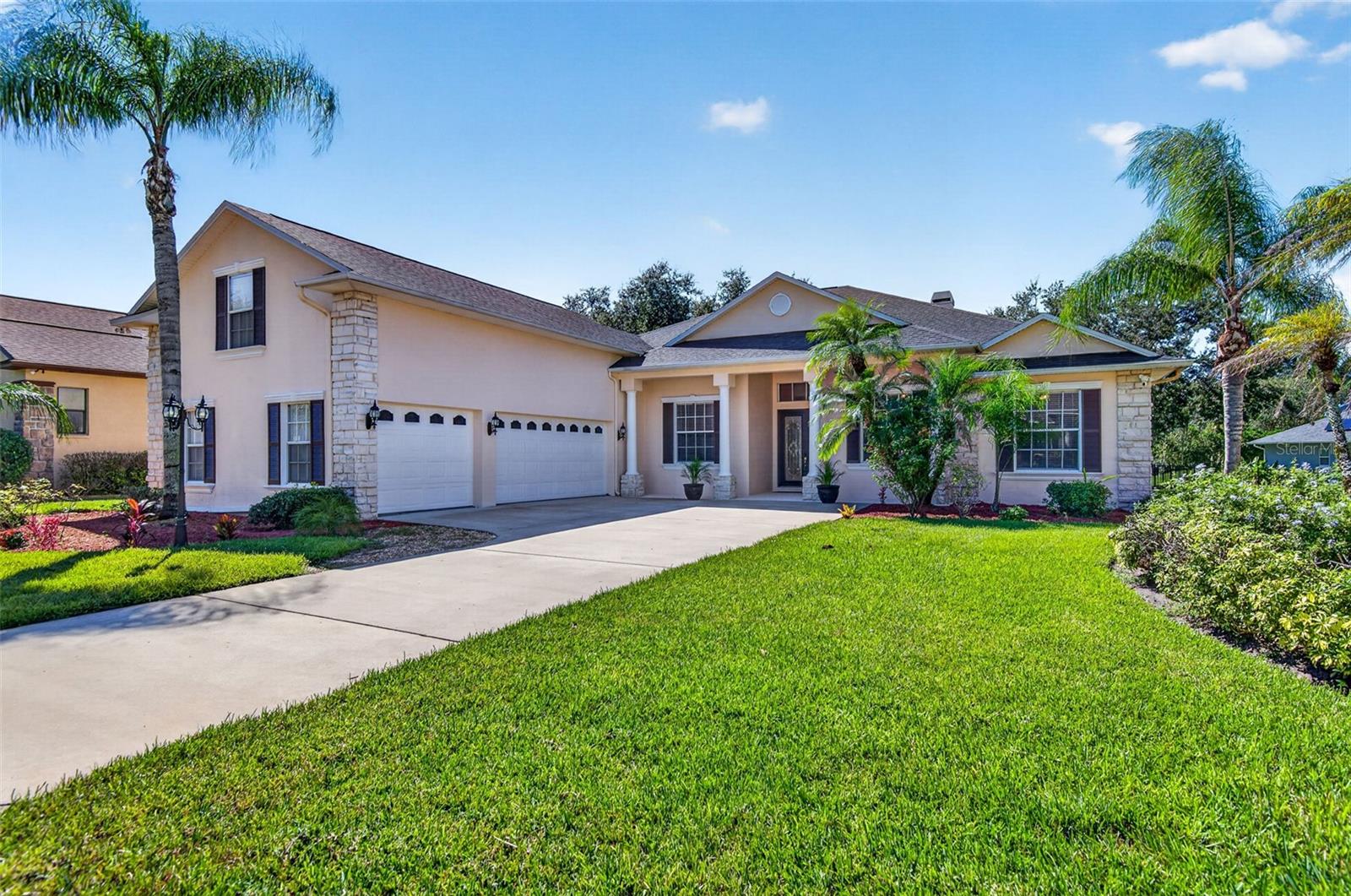 725 Citrus Wood Ln Property Photo 3