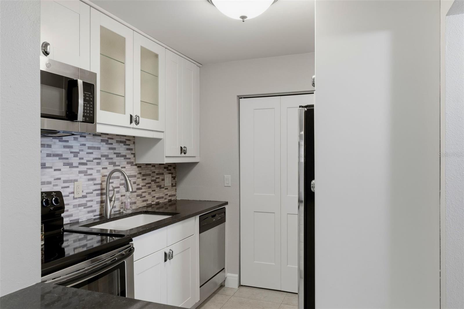6014 Laketree Ln #g Property Photo 18
