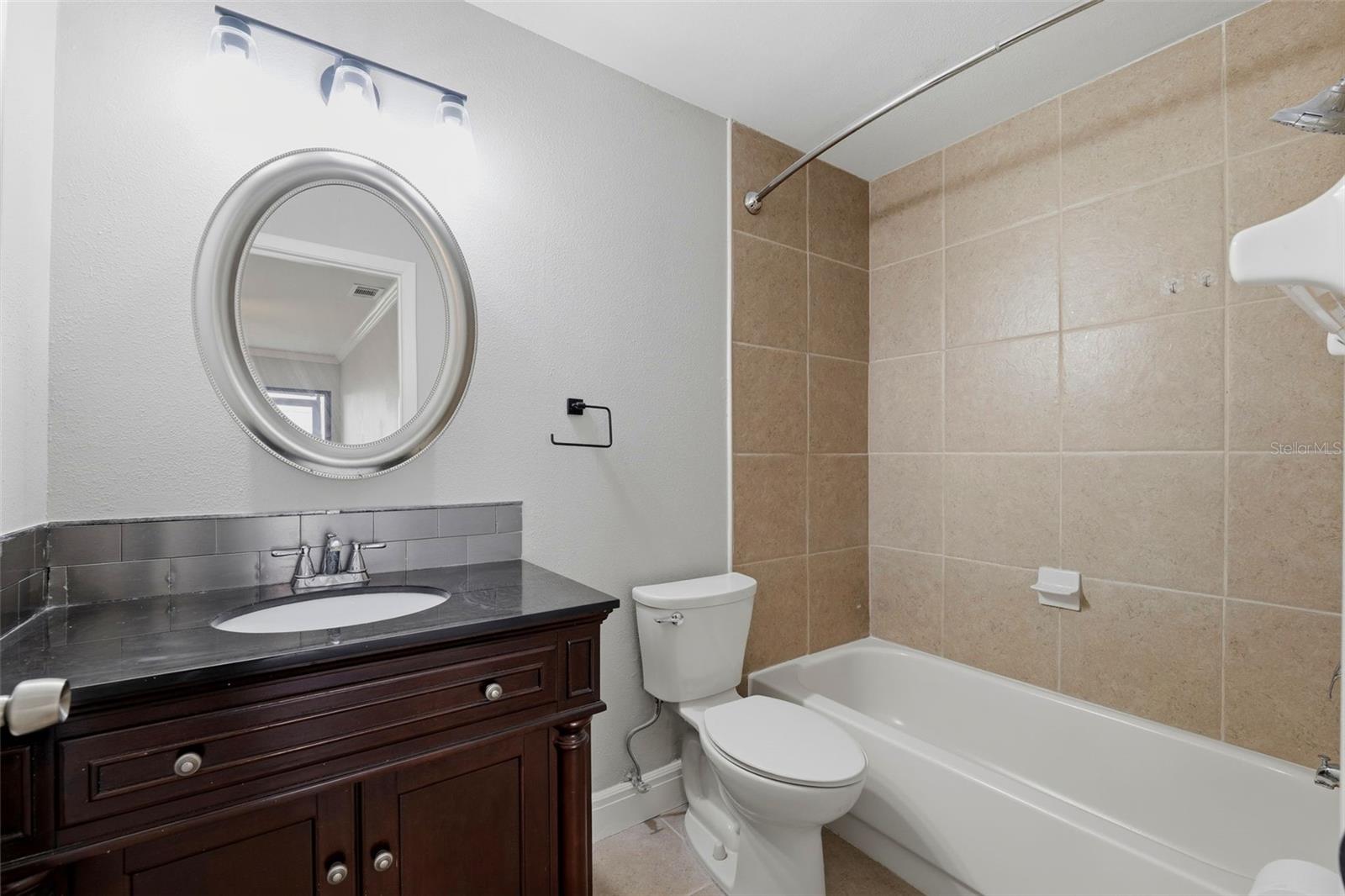6014 Laketree Ln #g Property Photo 21
