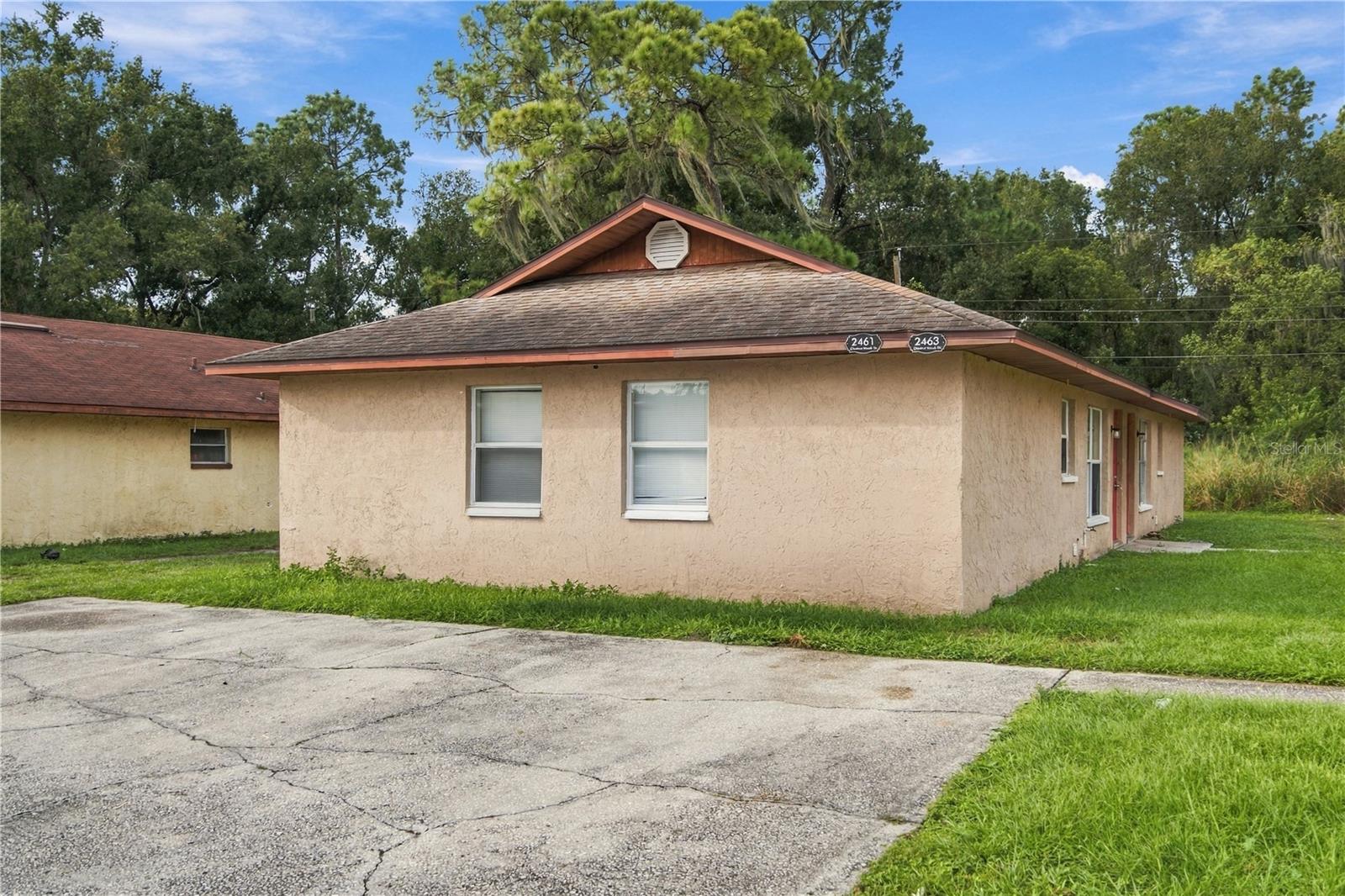 2461 Chestnut Woods Dr Property Photo 2