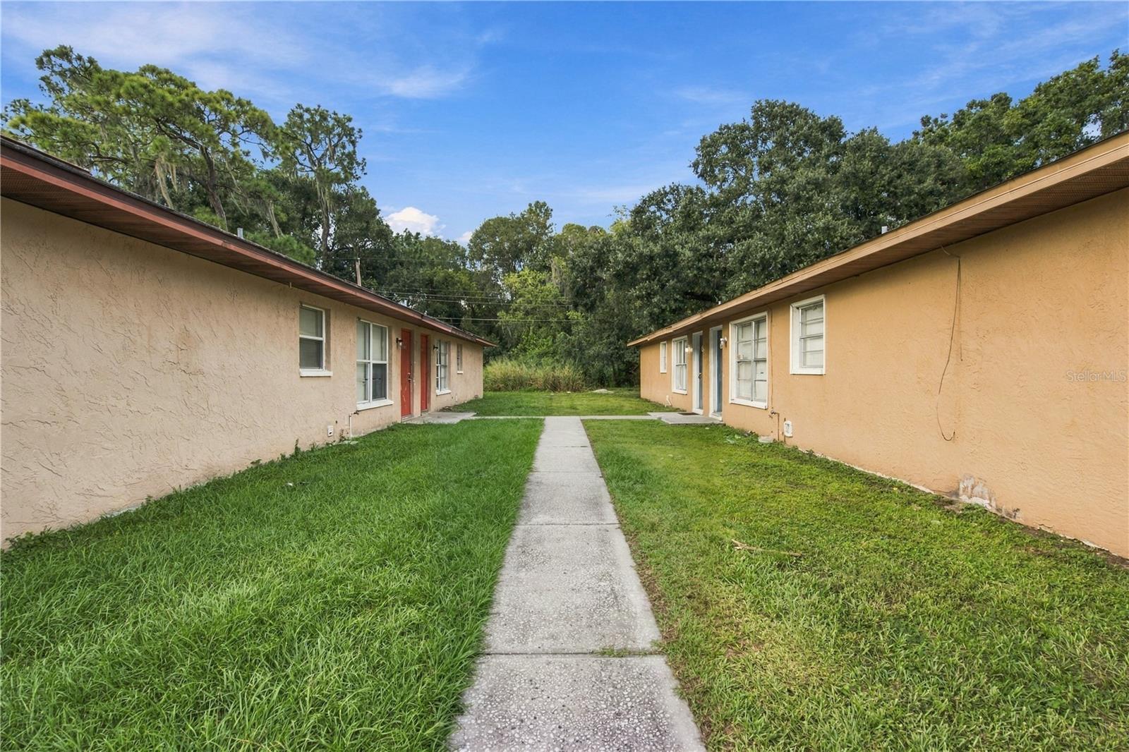 2461 Chestnut Woods Dr Property Photo 3