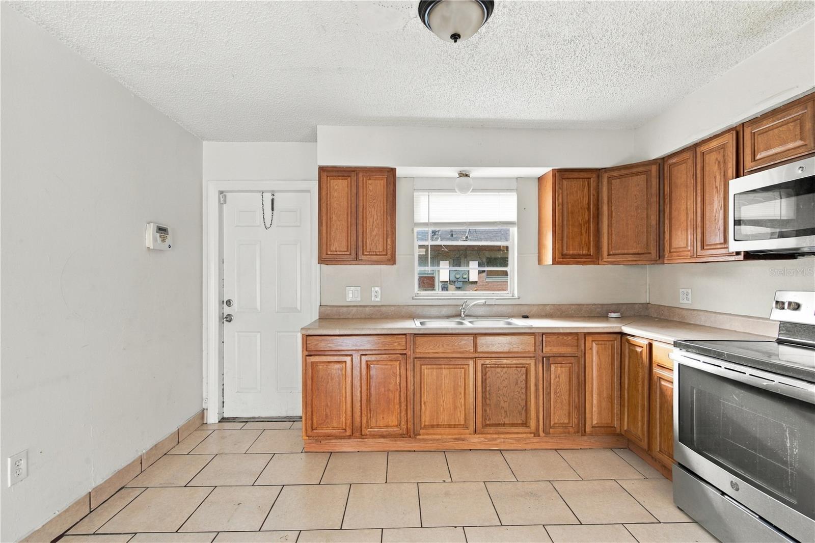 2461 Chestnut Woods Dr Property Photo 17