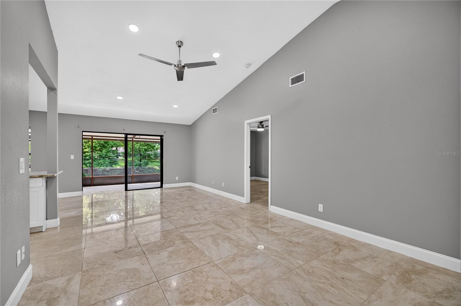 4004 Shoreside Cir Property Photo 2