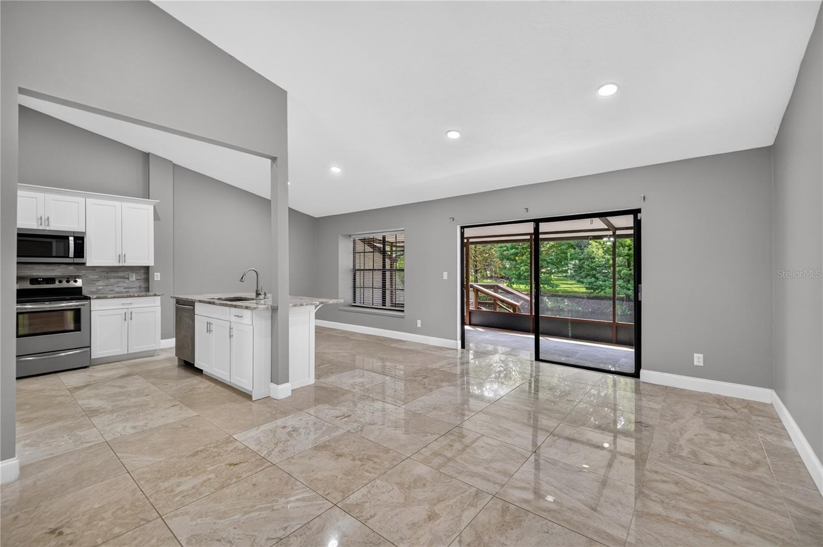 4004 Shoreside Cir Property Photo 3