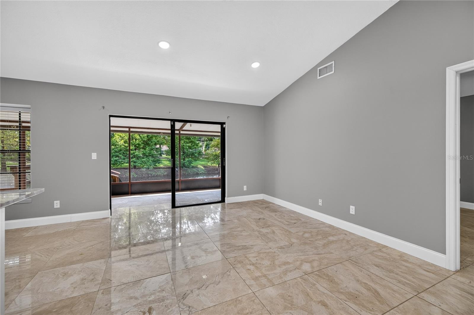 4004 Shoreside Cir Property Photo 5