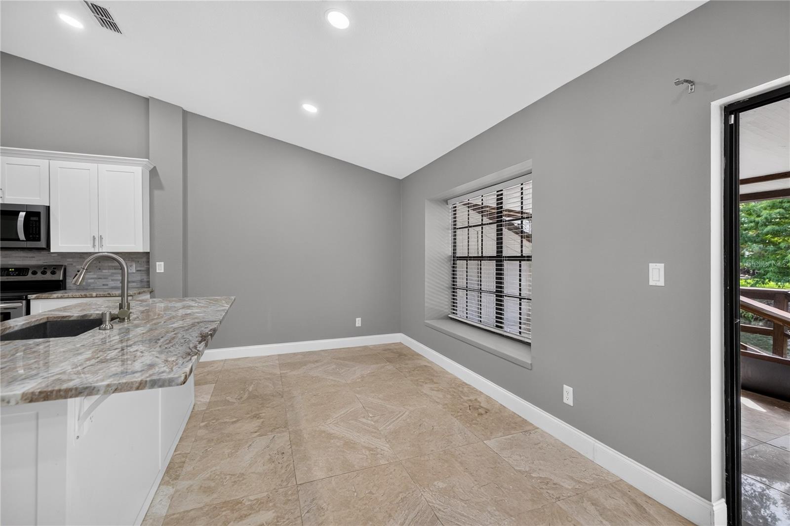4004 Shoreside Cir Property Photo 14
