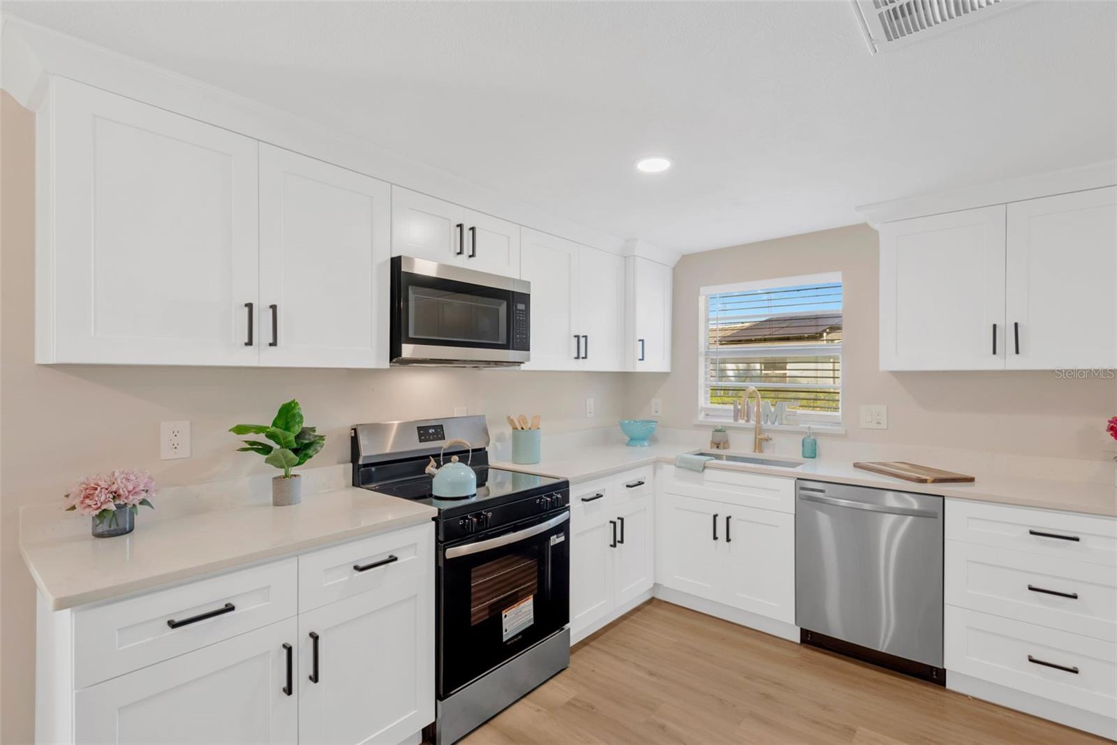 6809 Valrie Ln Property Photo 3