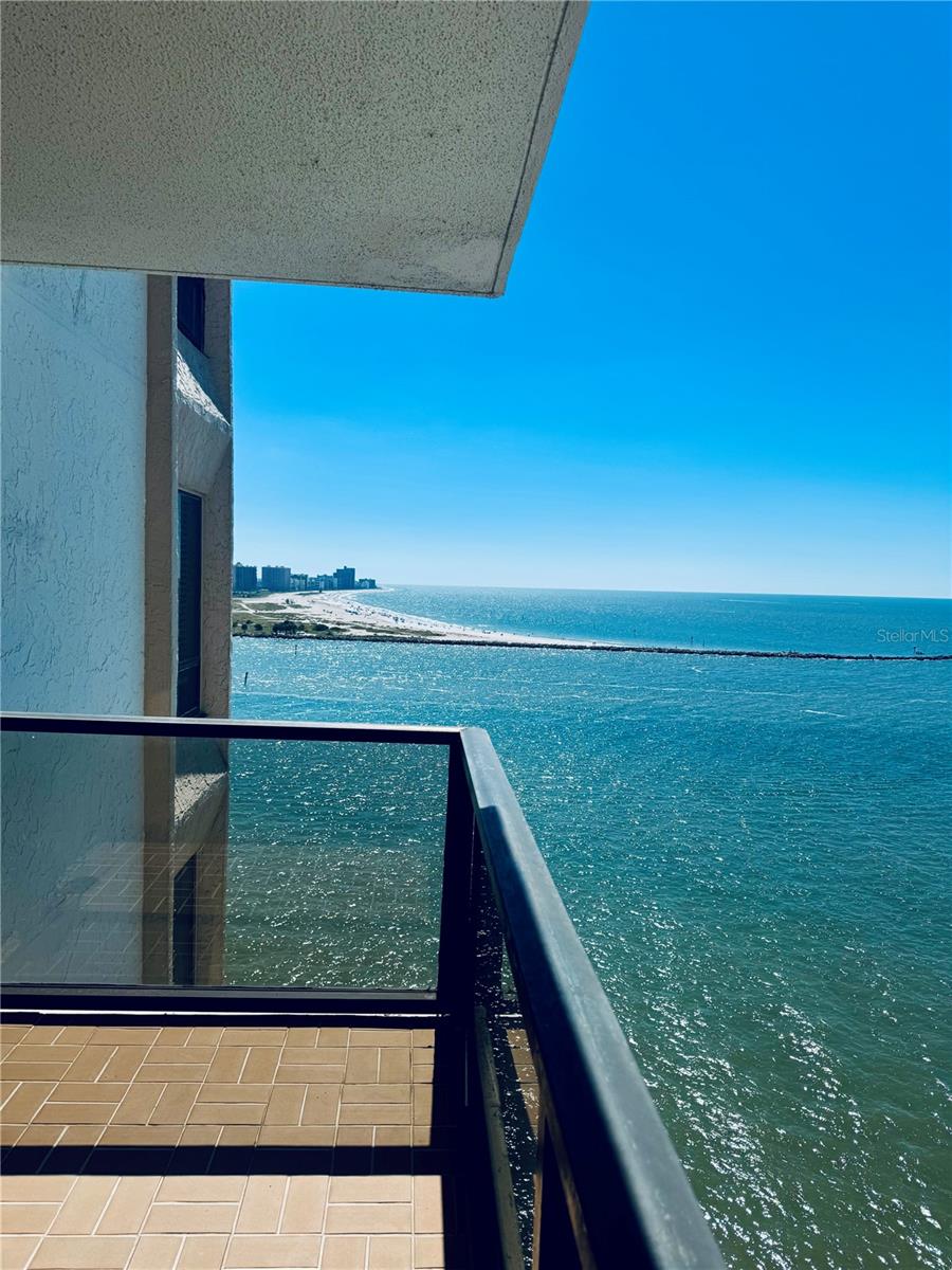 450 S Gulfview Blvd #1206 Property Photo 14