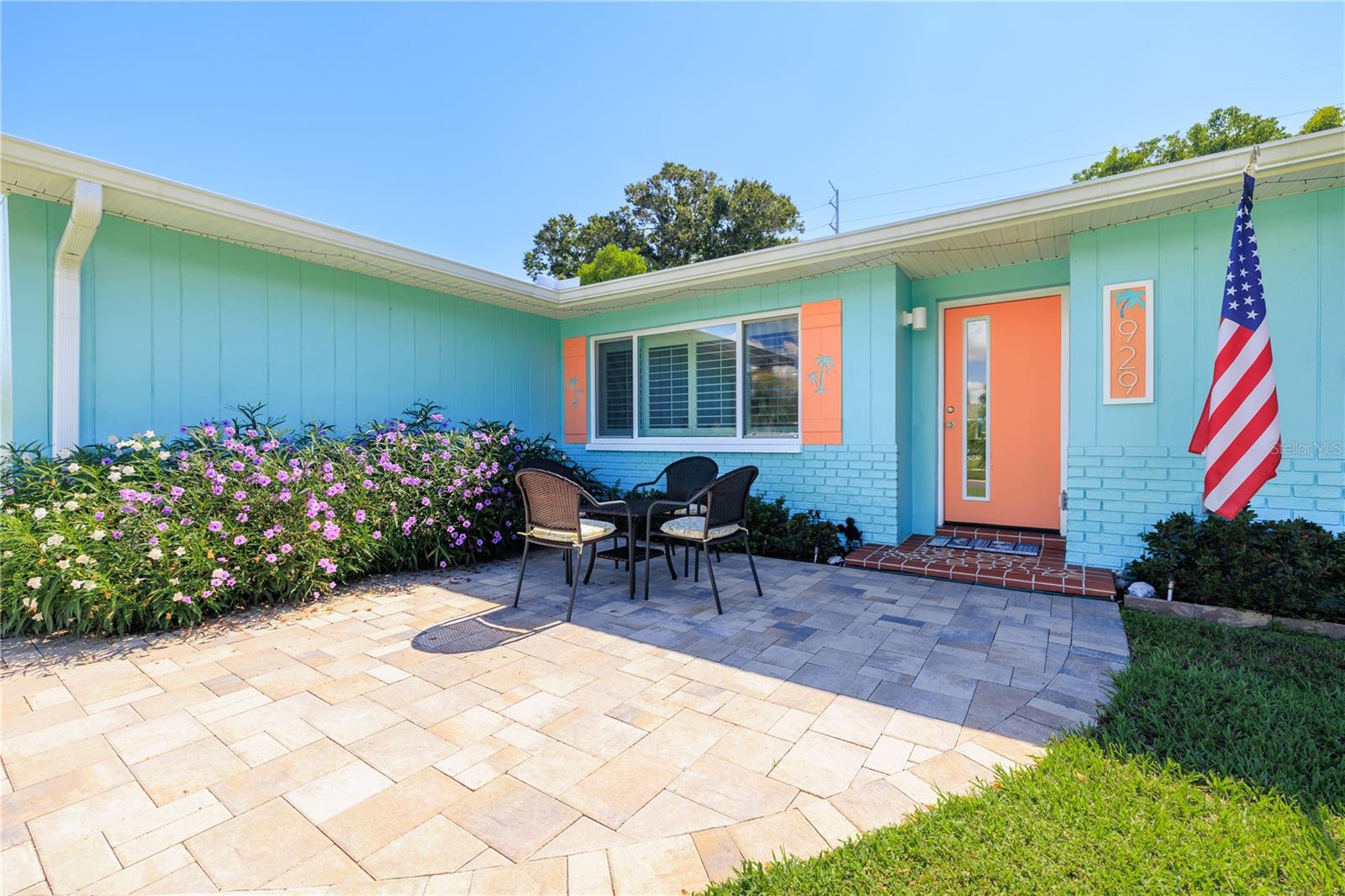 929 SANTA MONICA DR Property Photo 1