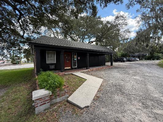 1223 W Brandon Blvd Property Photo 2