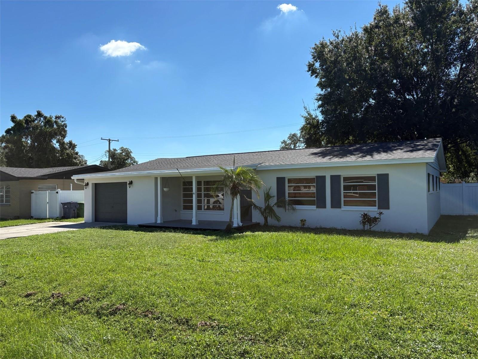 1518 W River Ln Property Photo 2