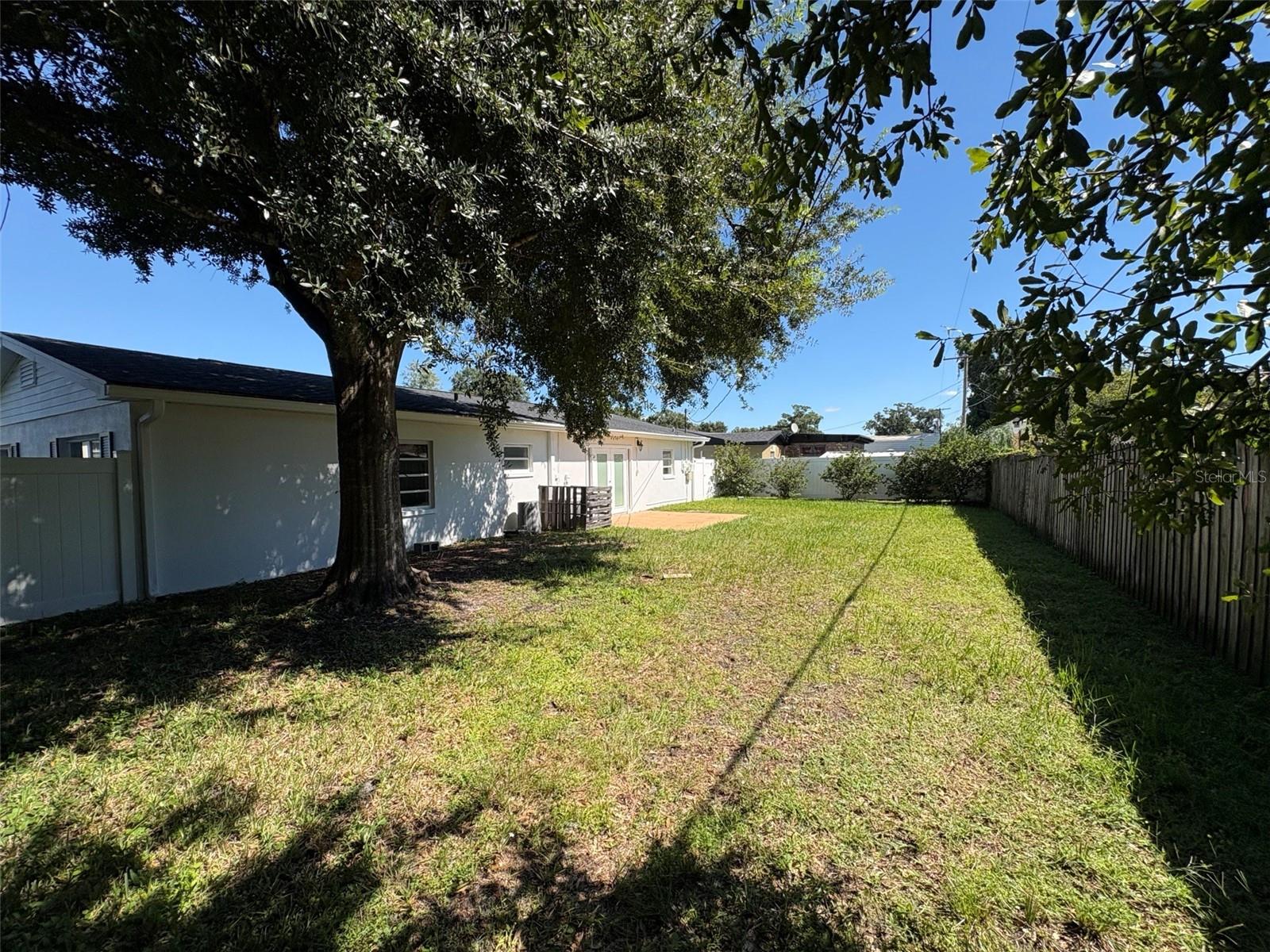 1518 W River Ln Property Photo 5