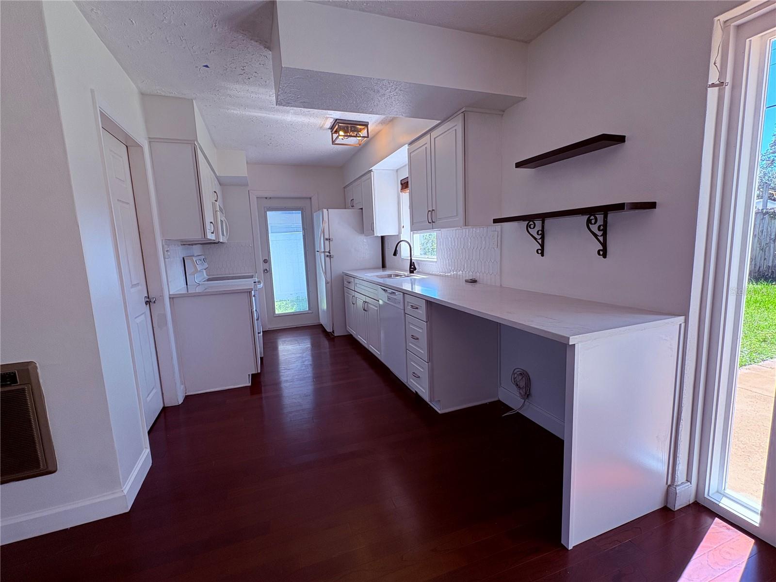 1518 W River Ln Property Photo 6