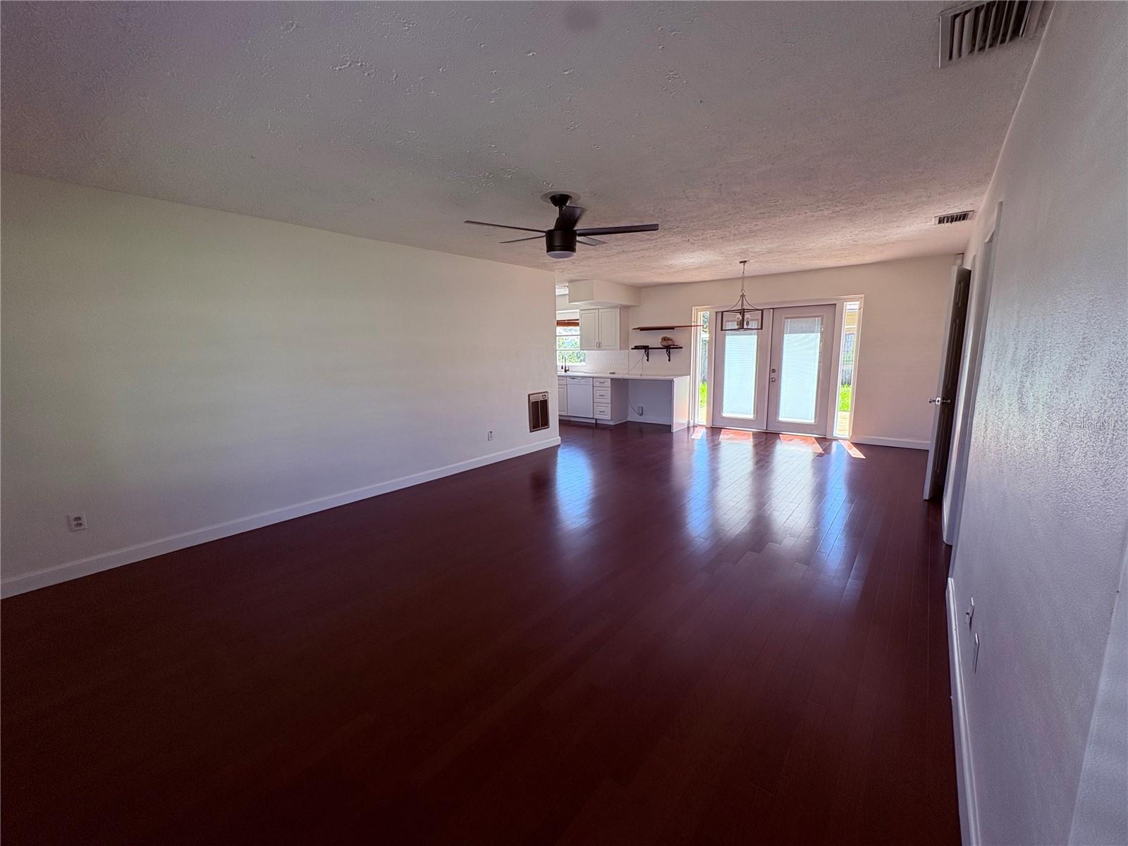 1518 W River Ln Property Photo 8