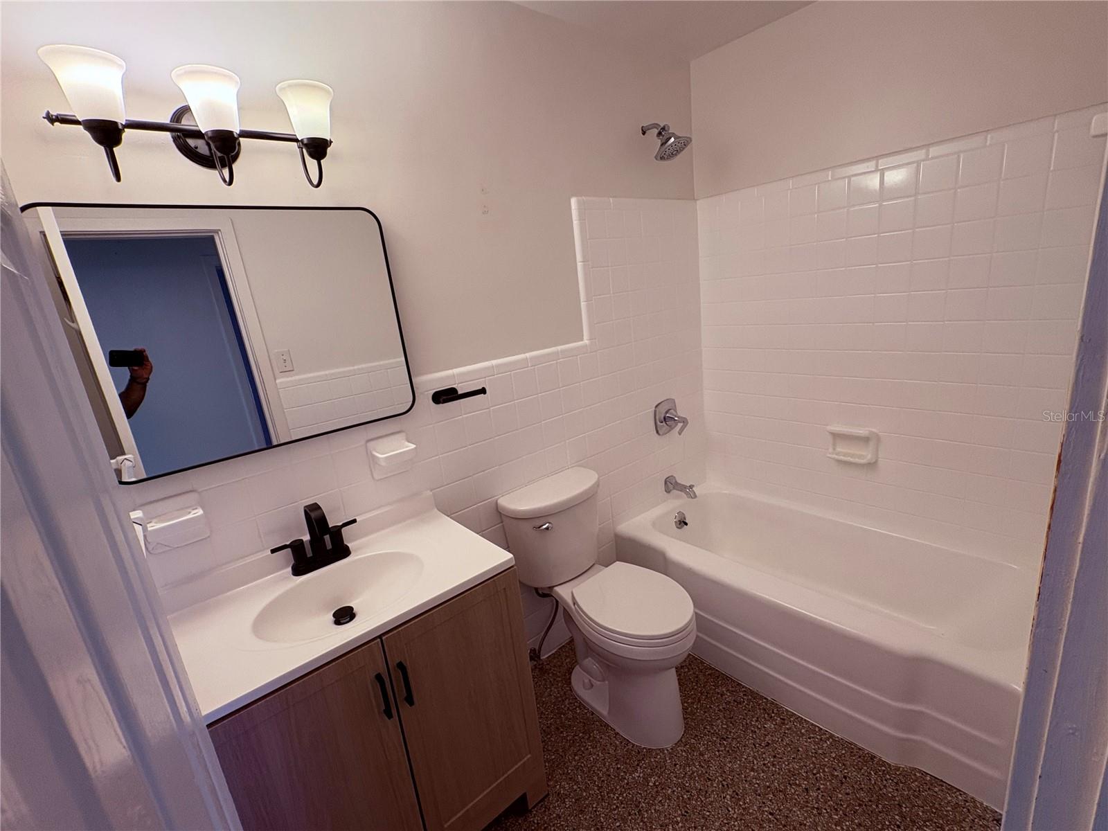 1518 W River Ln Property Photo 9