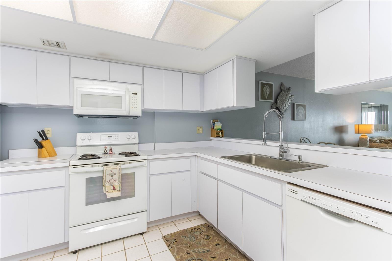 650 Island Way #602 Property Photo 14