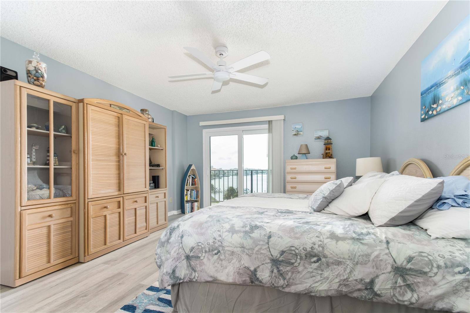 650 Island Way #602 Property Photo 17