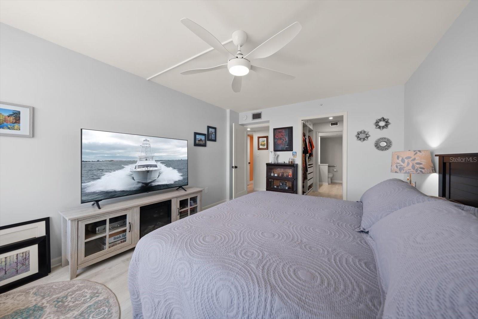 400 Island Way #904 Property Photo 21