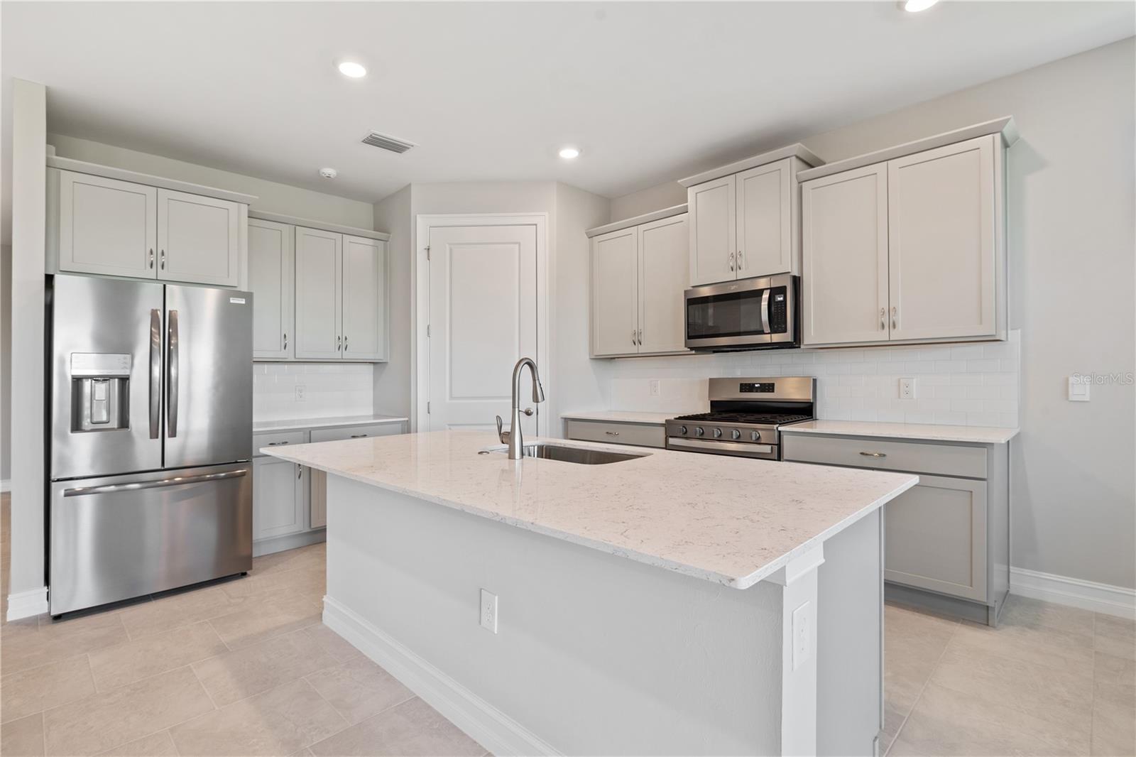 17740 Shade Tree Loop Property Photo 2