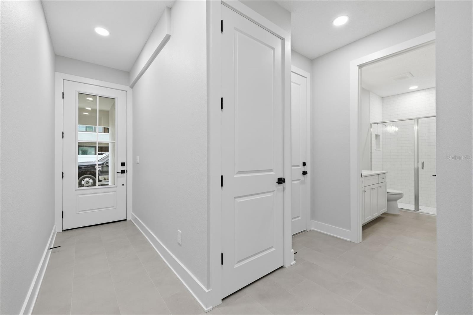 4208 W Carmen St #c Property Photo 3