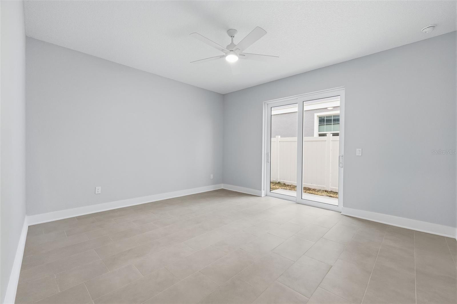 4208 W Carmen St #c Property Photo 4