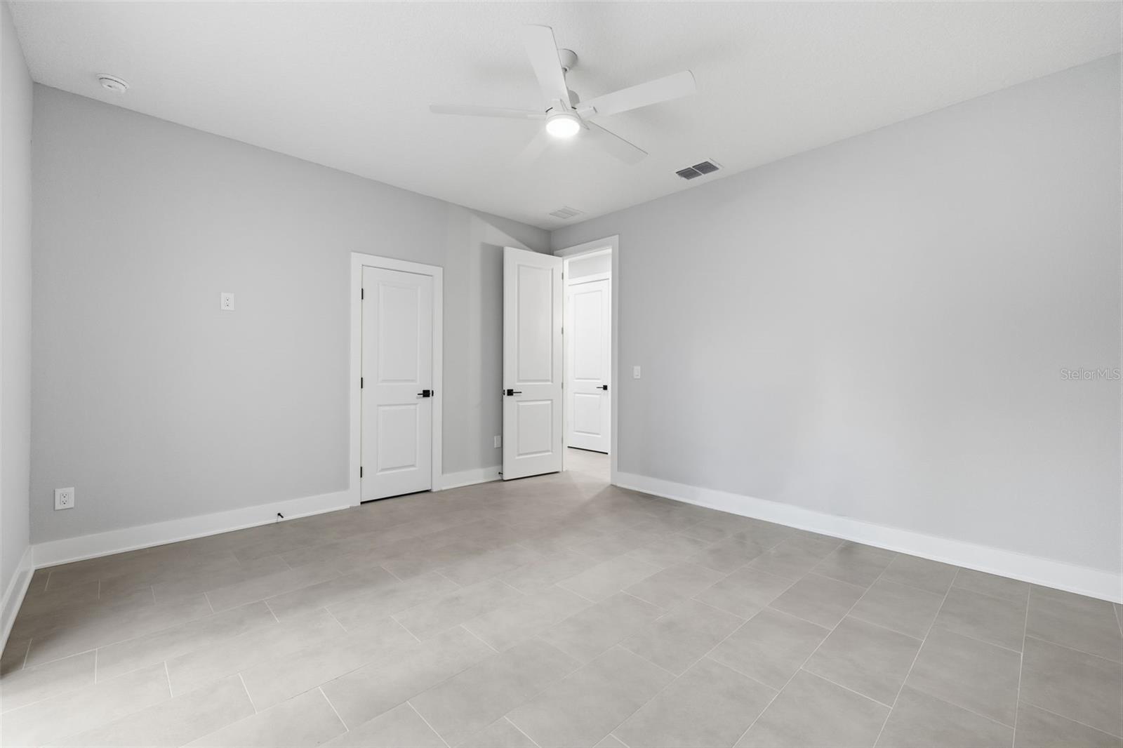 4208 W Carmen St #c Property Photo 5