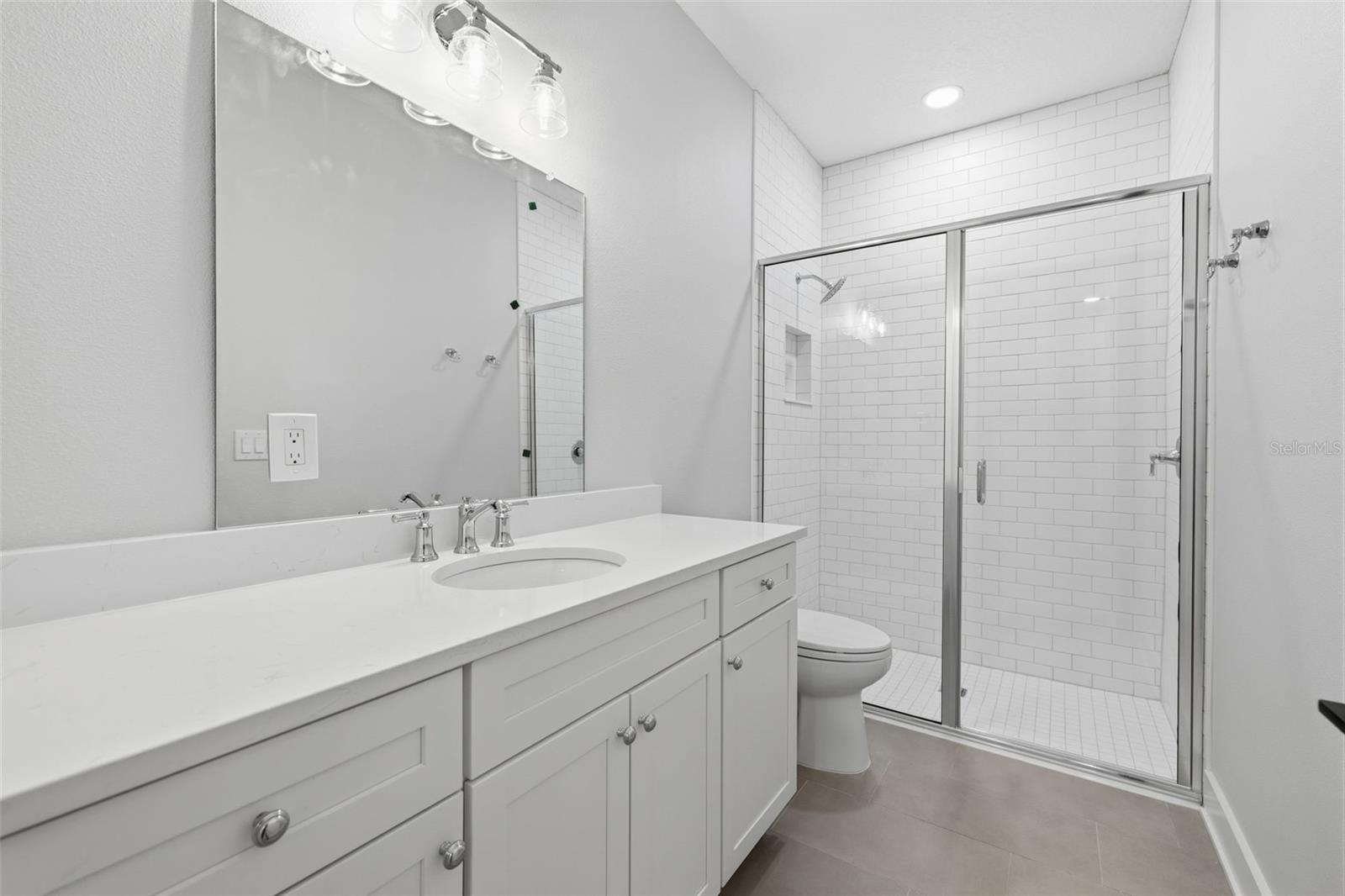 4208 W Carmen St #c Property Photo 6