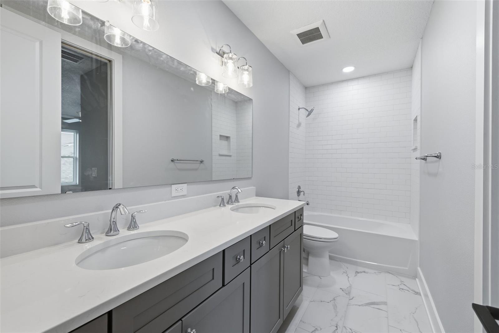 4208 W Carmen St #c Property Photo 27