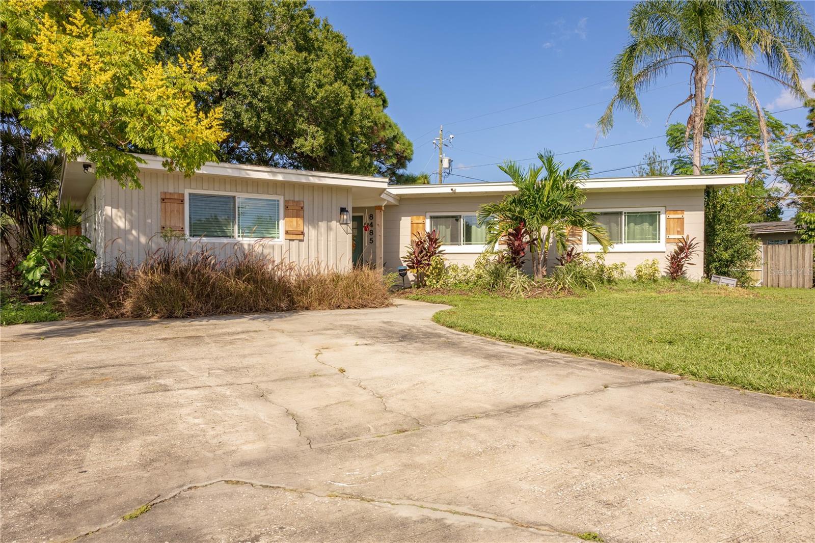 8485 Pelican Ln Property Photo 1