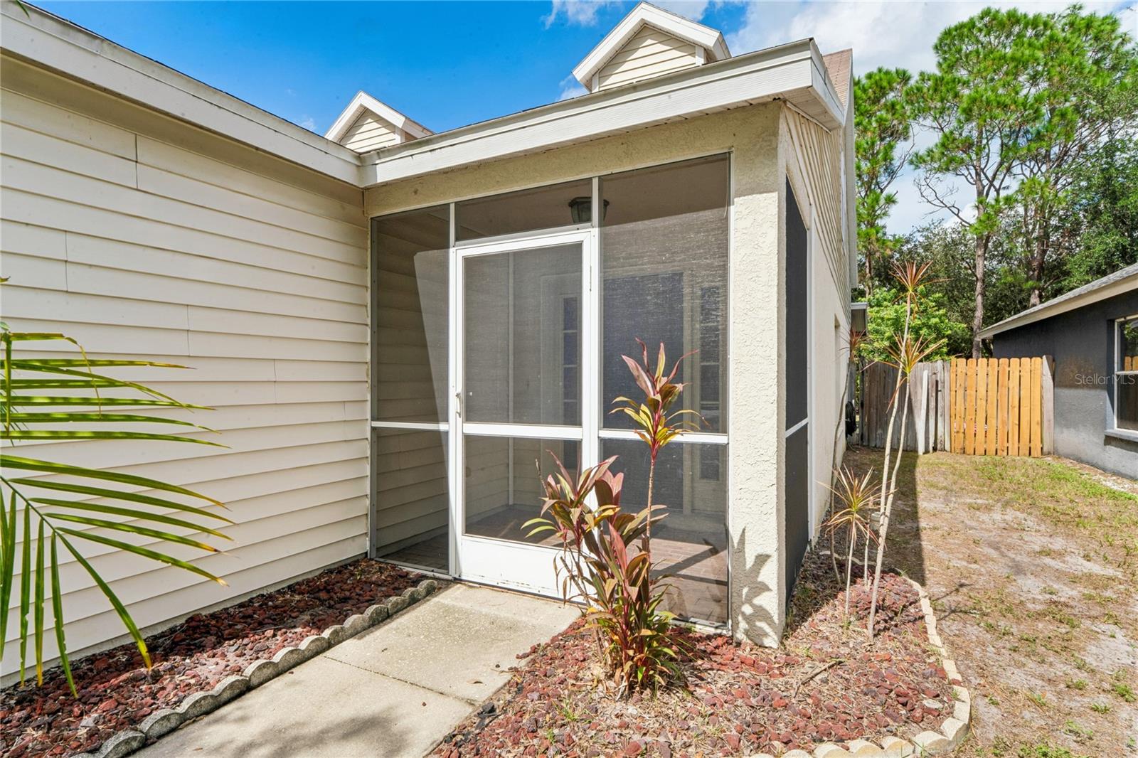 7451 Oxford Garden Cir Property Photo 2