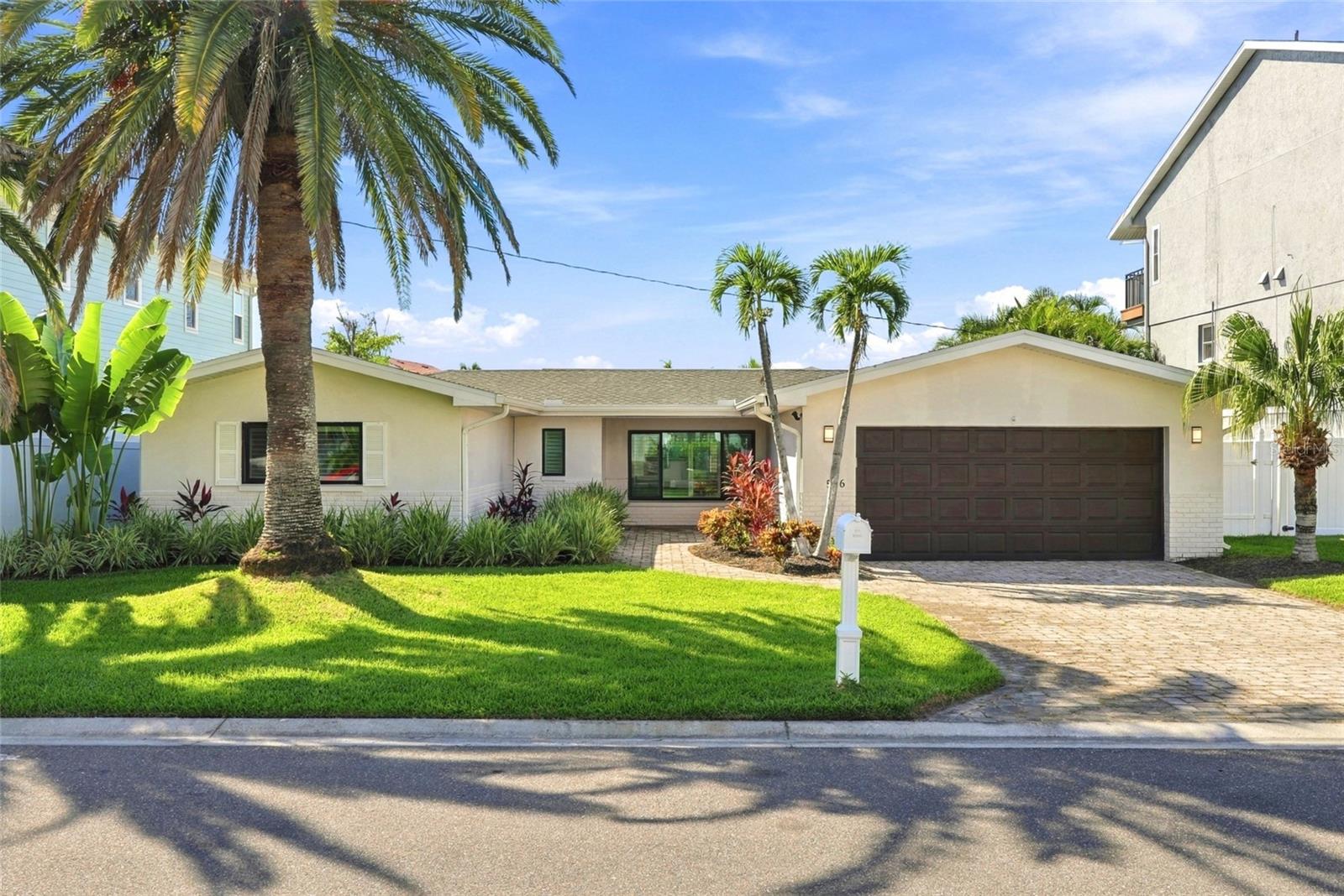 556 Johns Pass Ave Property Photo 1