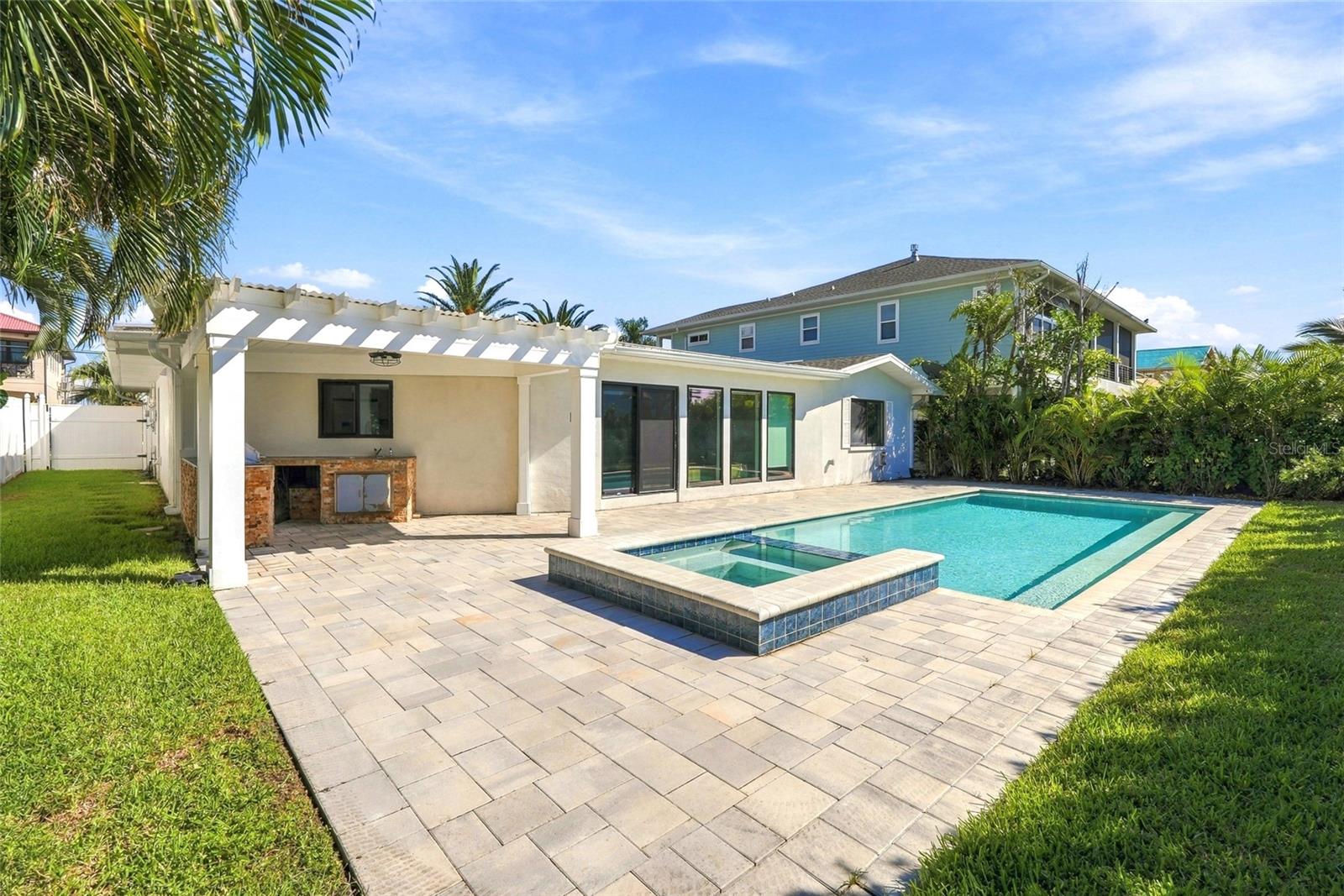 556 Johns Pass Ave Property Photo 7