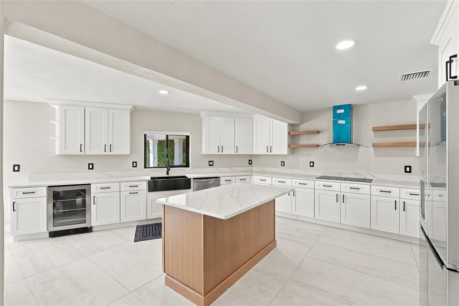 556 Johns Pass Ave Property Photo 12