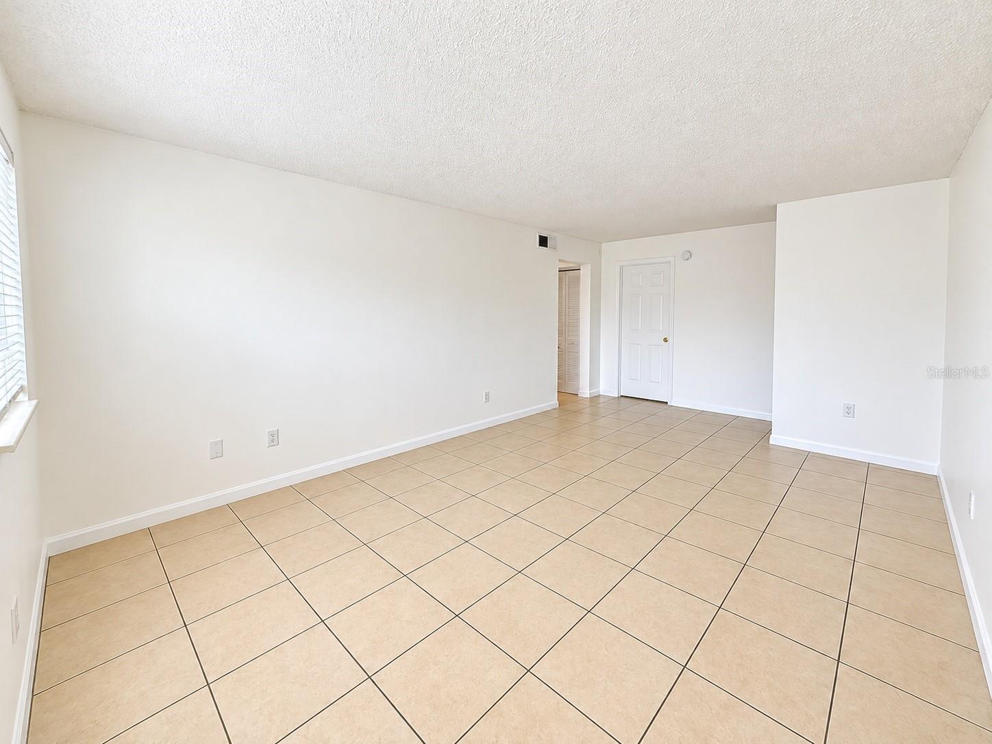 833 Sky Lake Cir #a Property Photo 5