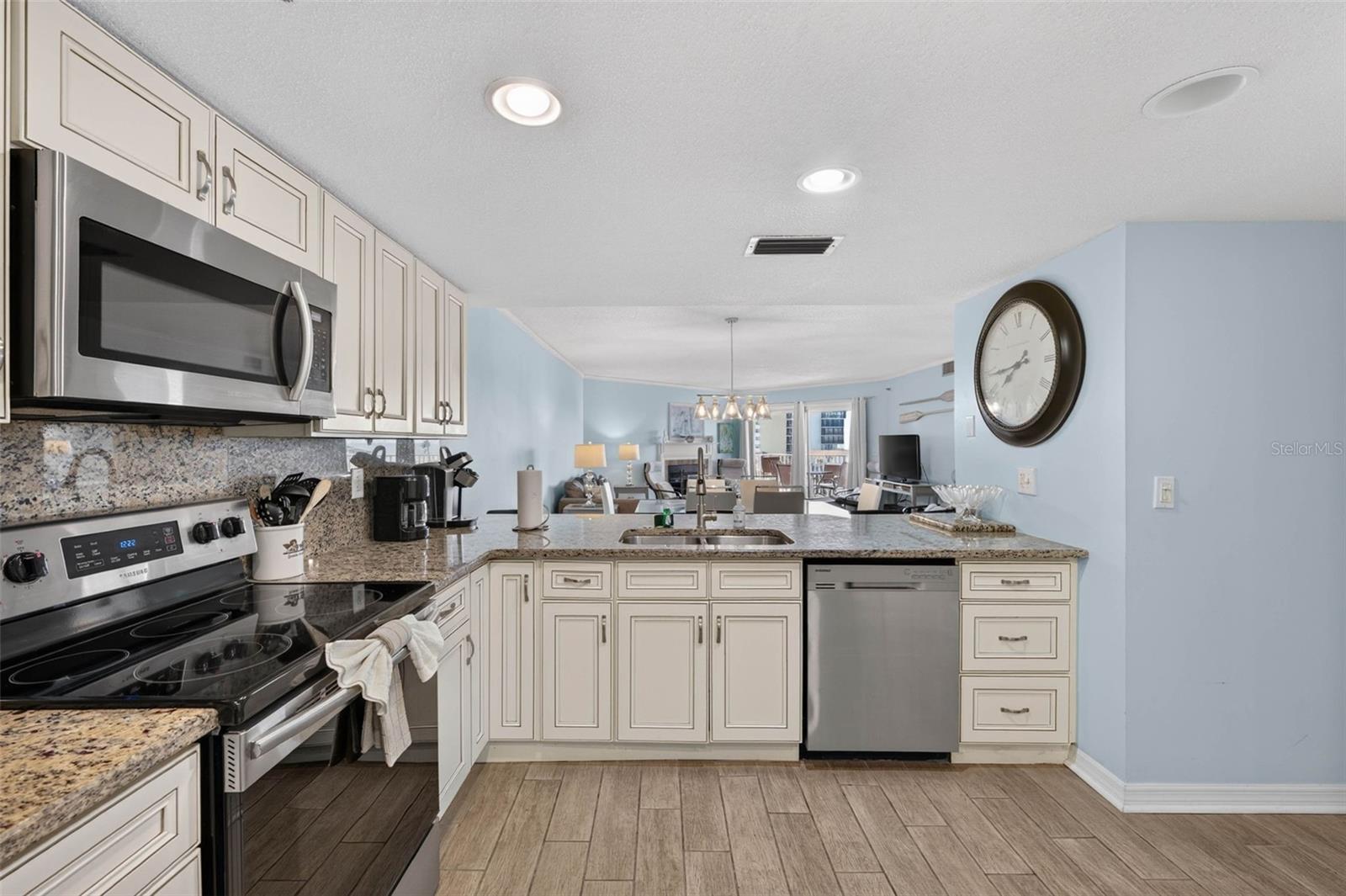 18400 Gulf Blvd #1403 Property Photo 13