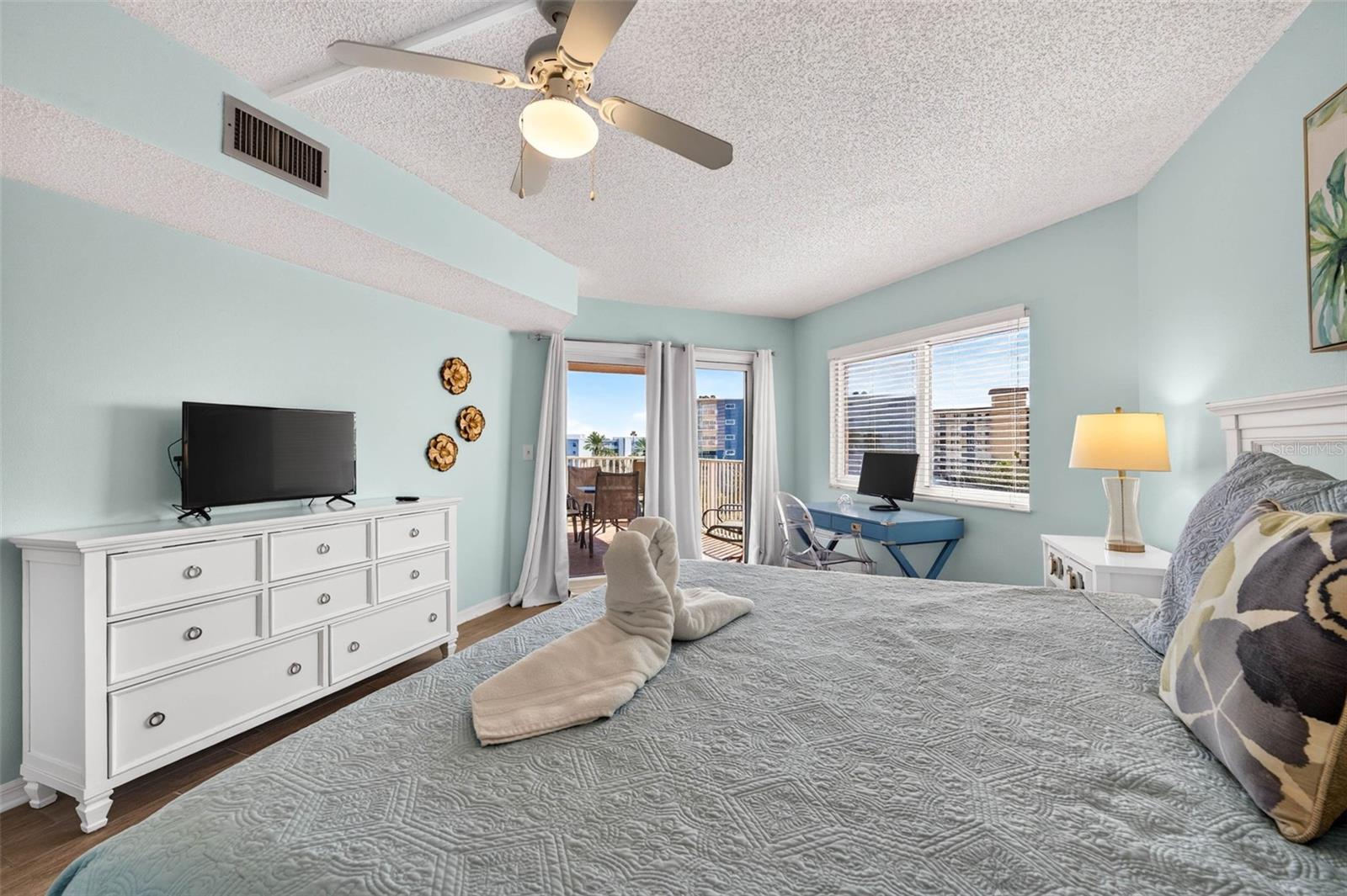 18400 Gulf Blvd #1403 Property Photo 33