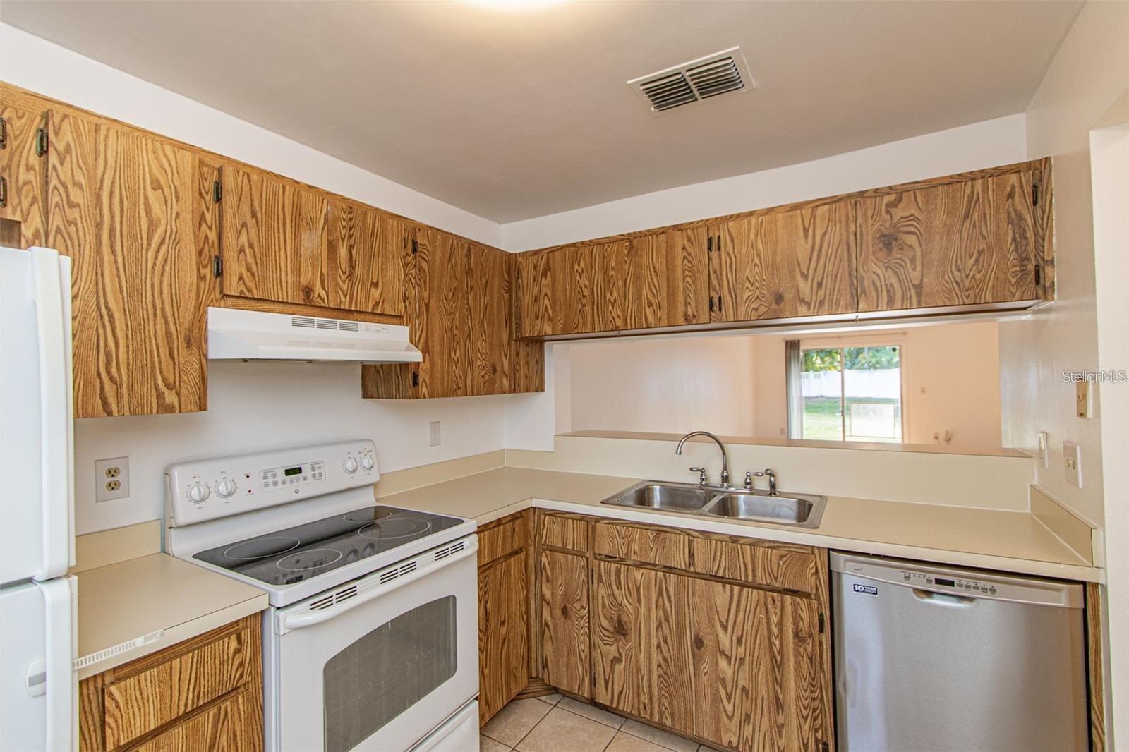 1284 Wickford St Property Photo 7