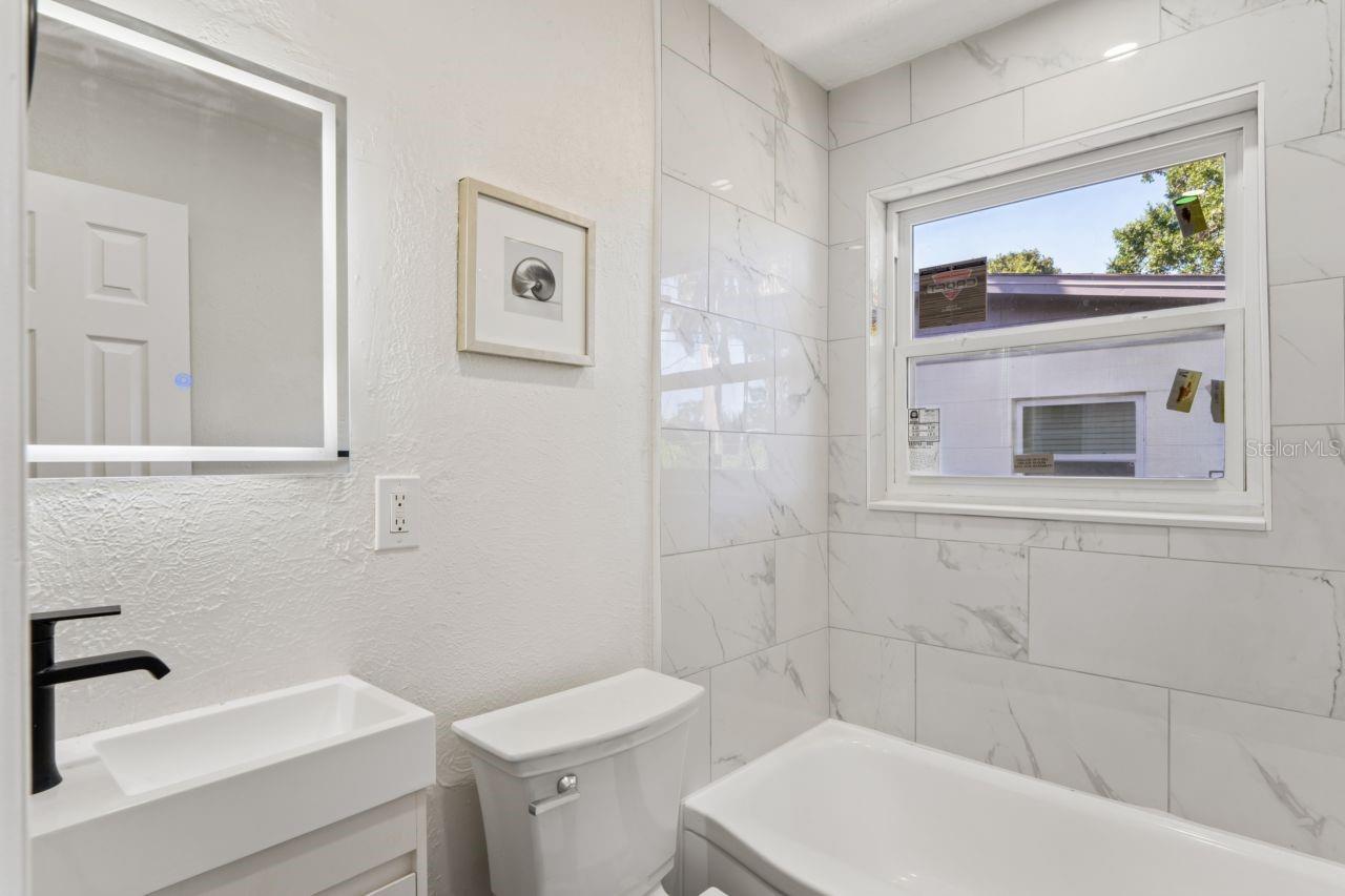 2929 Emerson Ave S Property Photo 25