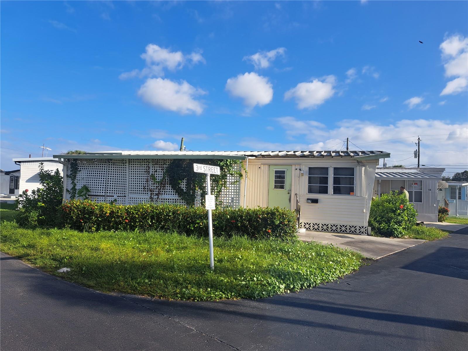 3701 14 St W #lot #17 Property Photo 6